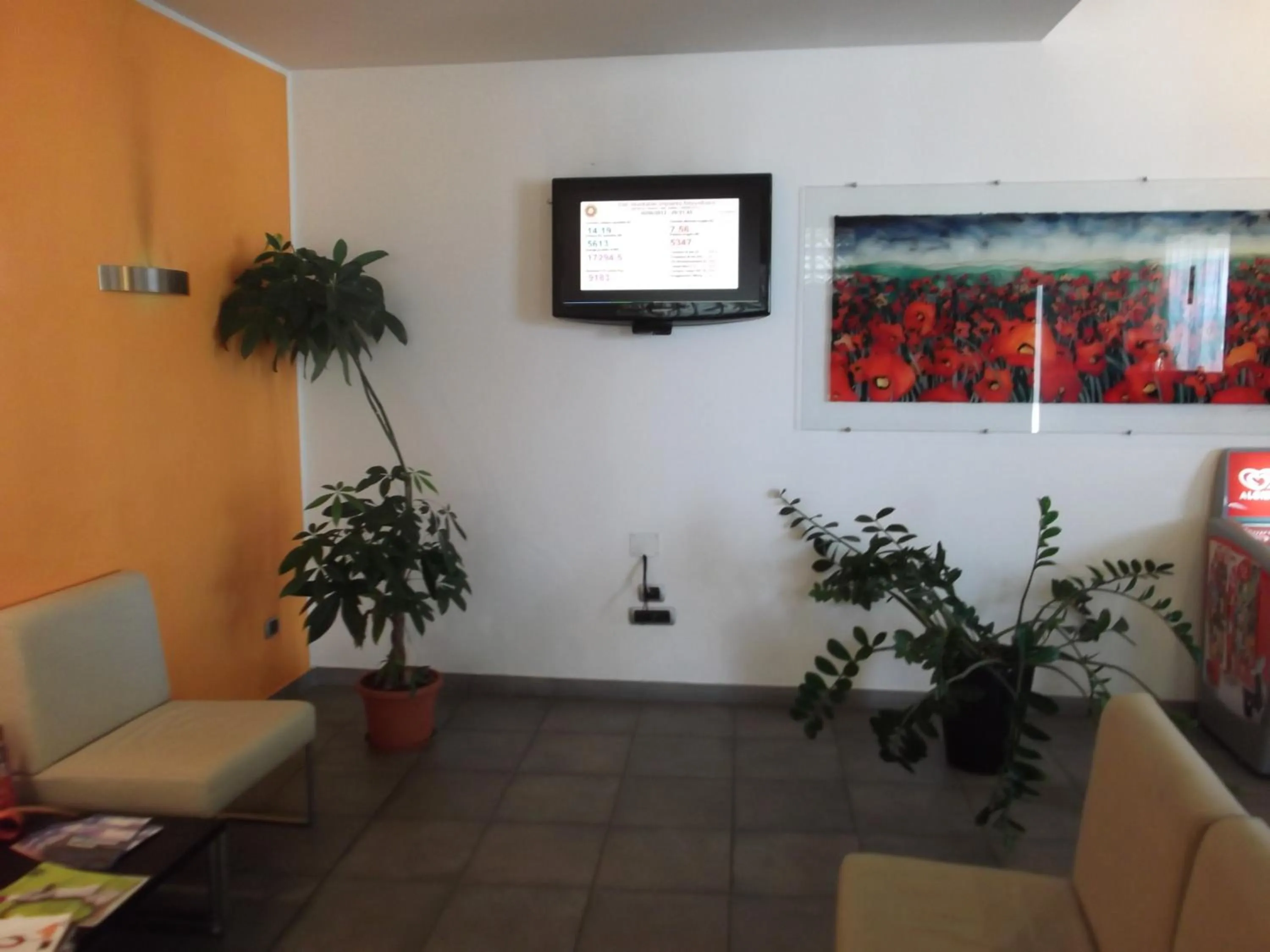 Communal lounge/ TV room in Hotel Bed&Business