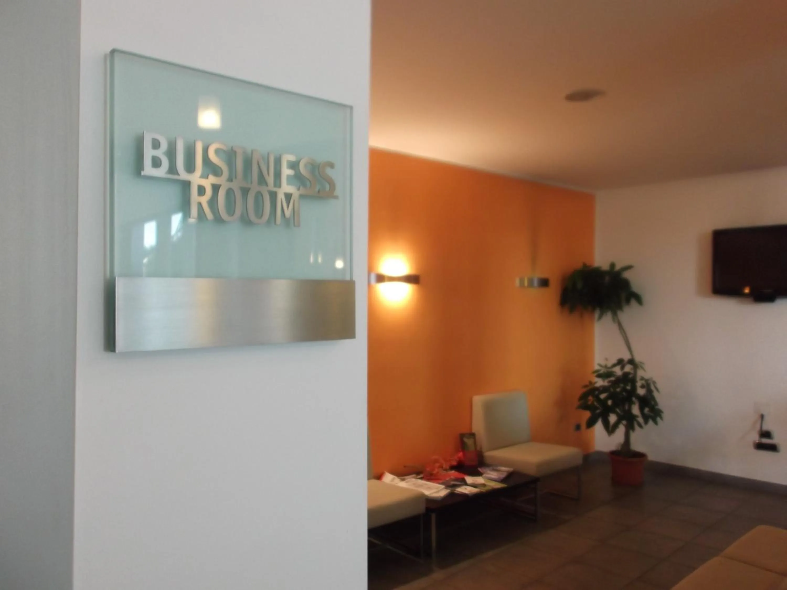 Communal lounge/ TV room in Hotel Bed&Business