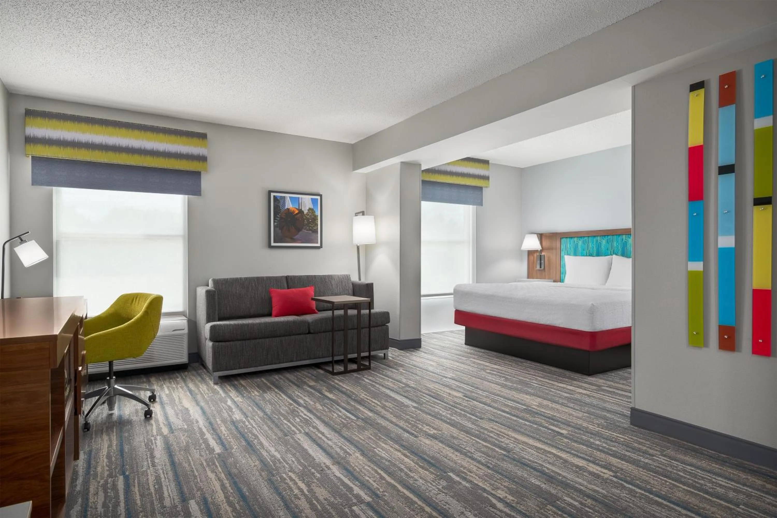 Living room, Bed in Hampton Inn & Suites Charlotte Arrowood Rd