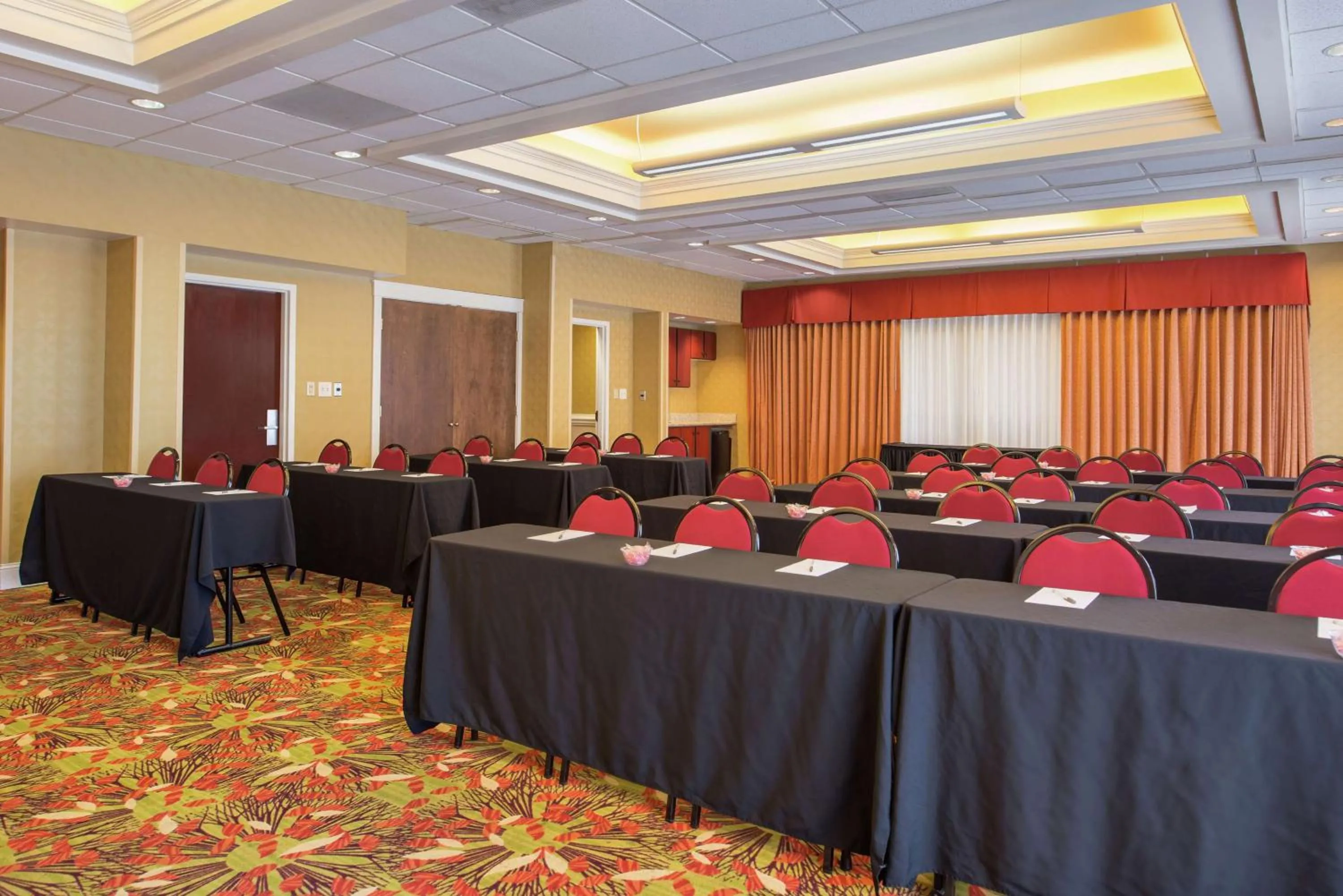 Meeting/conference room in Hampton Inn & Suites Charlotte Arrowood Rd