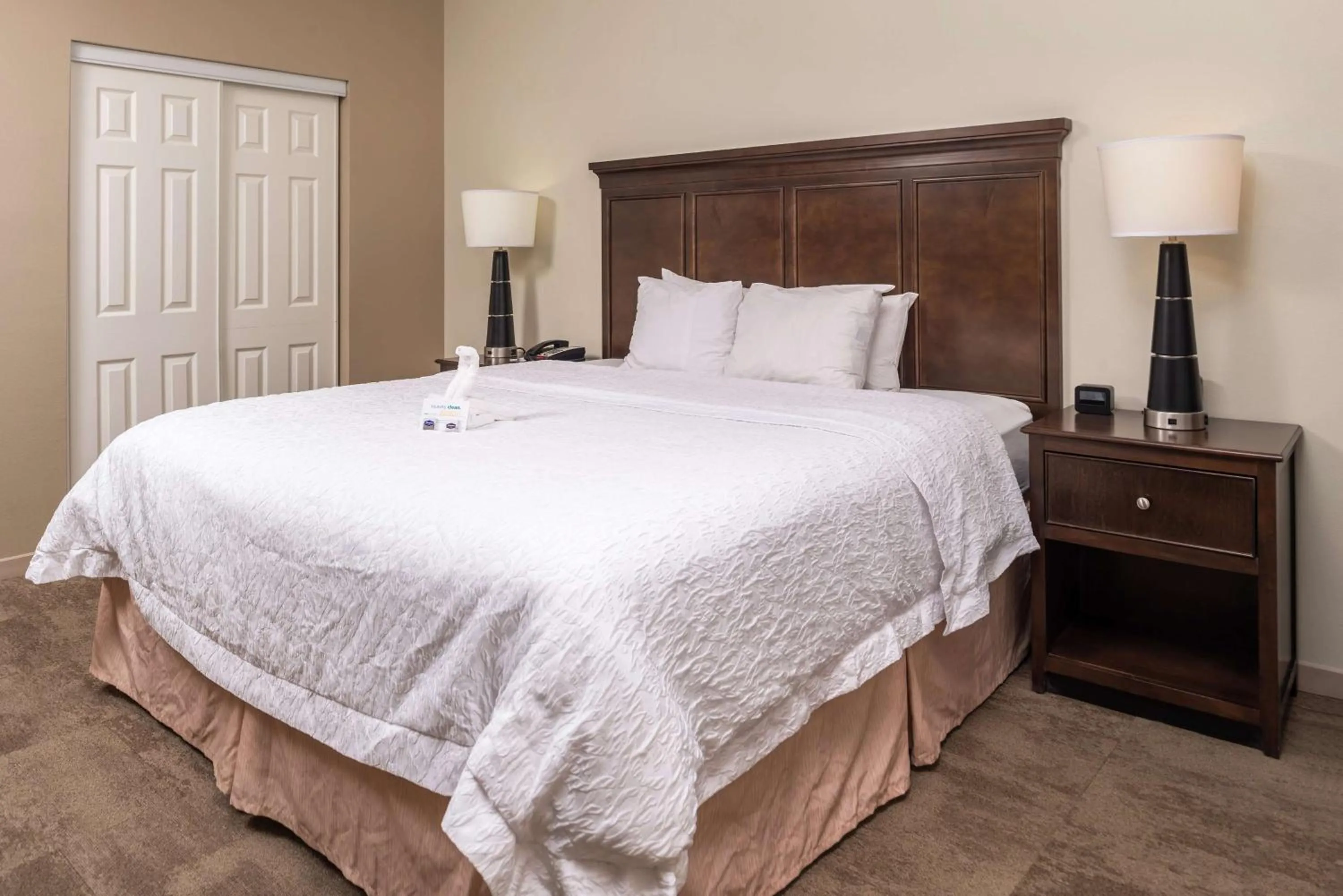 Bed in Hampton Inn & Suites Charlotte Arrowood Rd