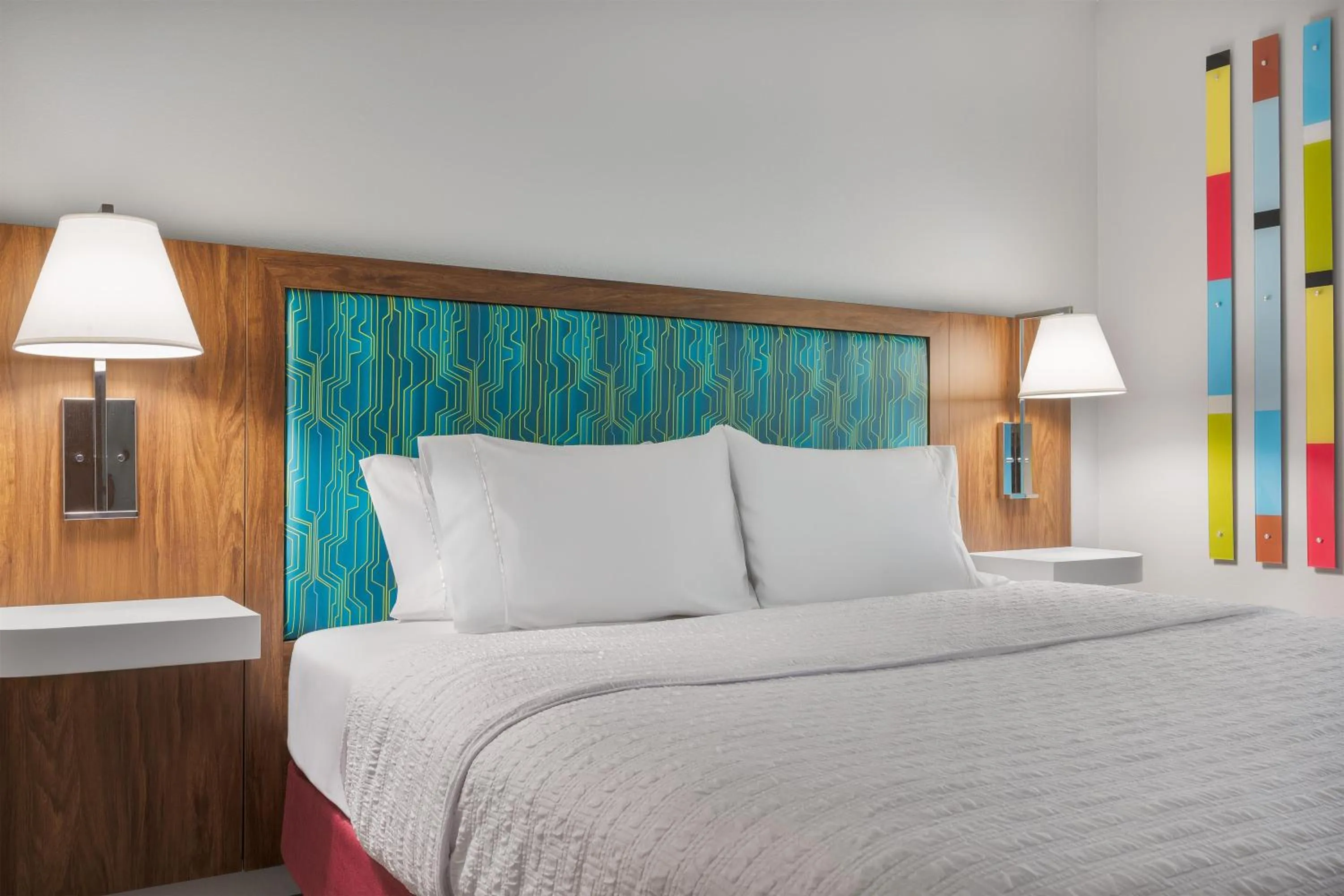 Bed in Hampton Inn & Suites Charlotte Arrowood Rd