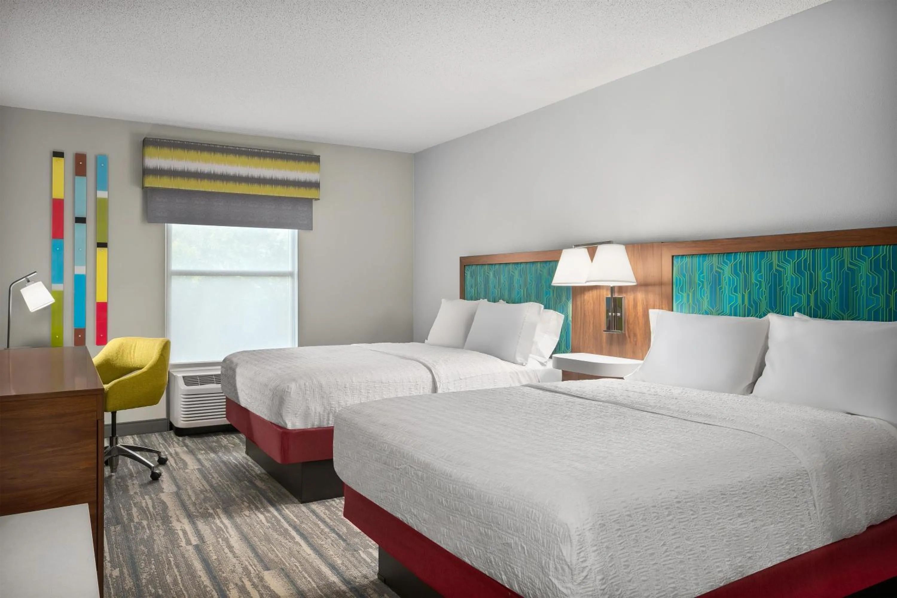 Bed in Hampton Inn & Suites Charlotte Arrowood Rd