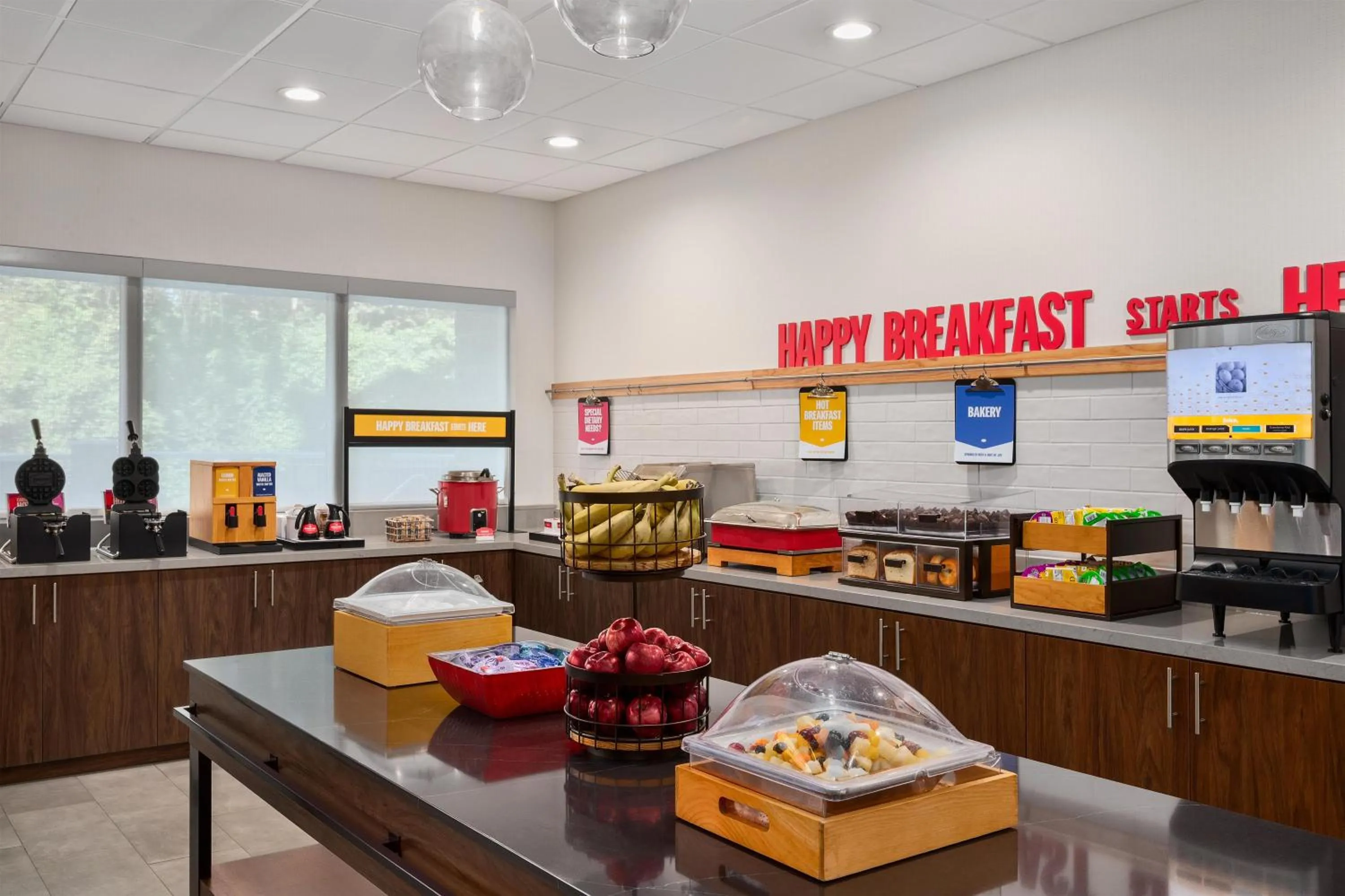 Breakfast in Hampton Inn & Suites Charlotte Arrowood Rd