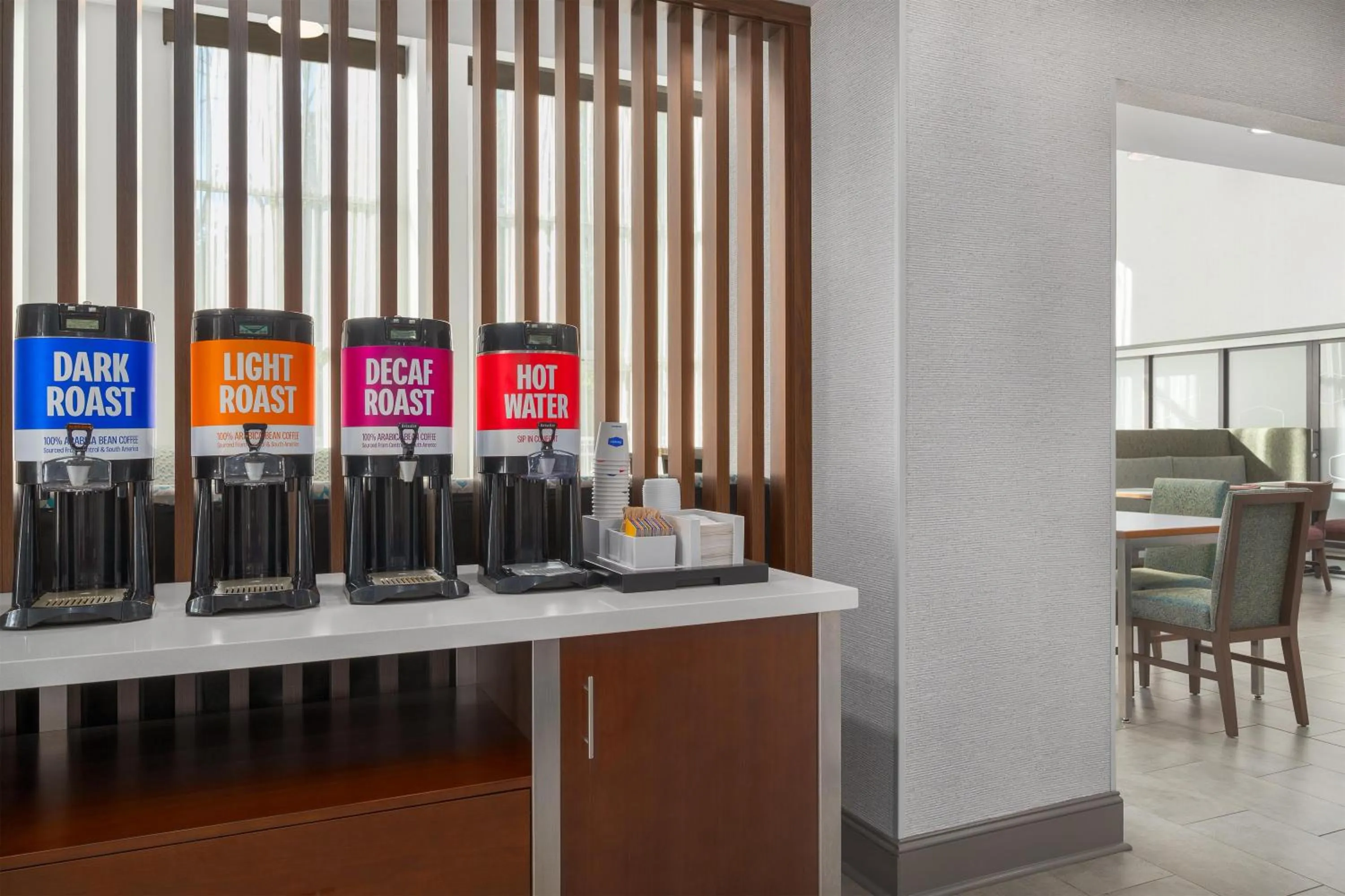 Dining area in Hampton Inn & Suites Charlotte Arrowood Rd