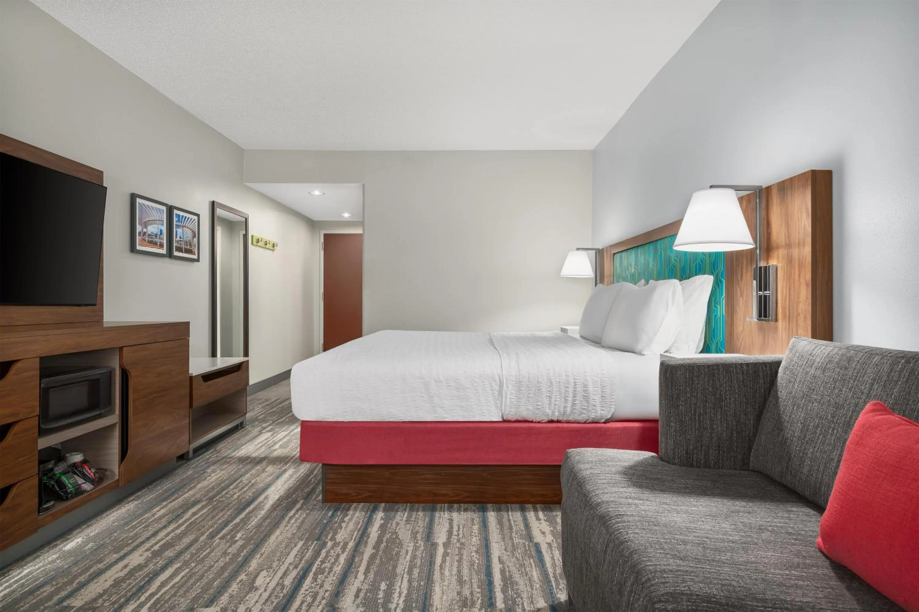 Bed in Hampton Inn & Suites Charlotte Arrowood Rd