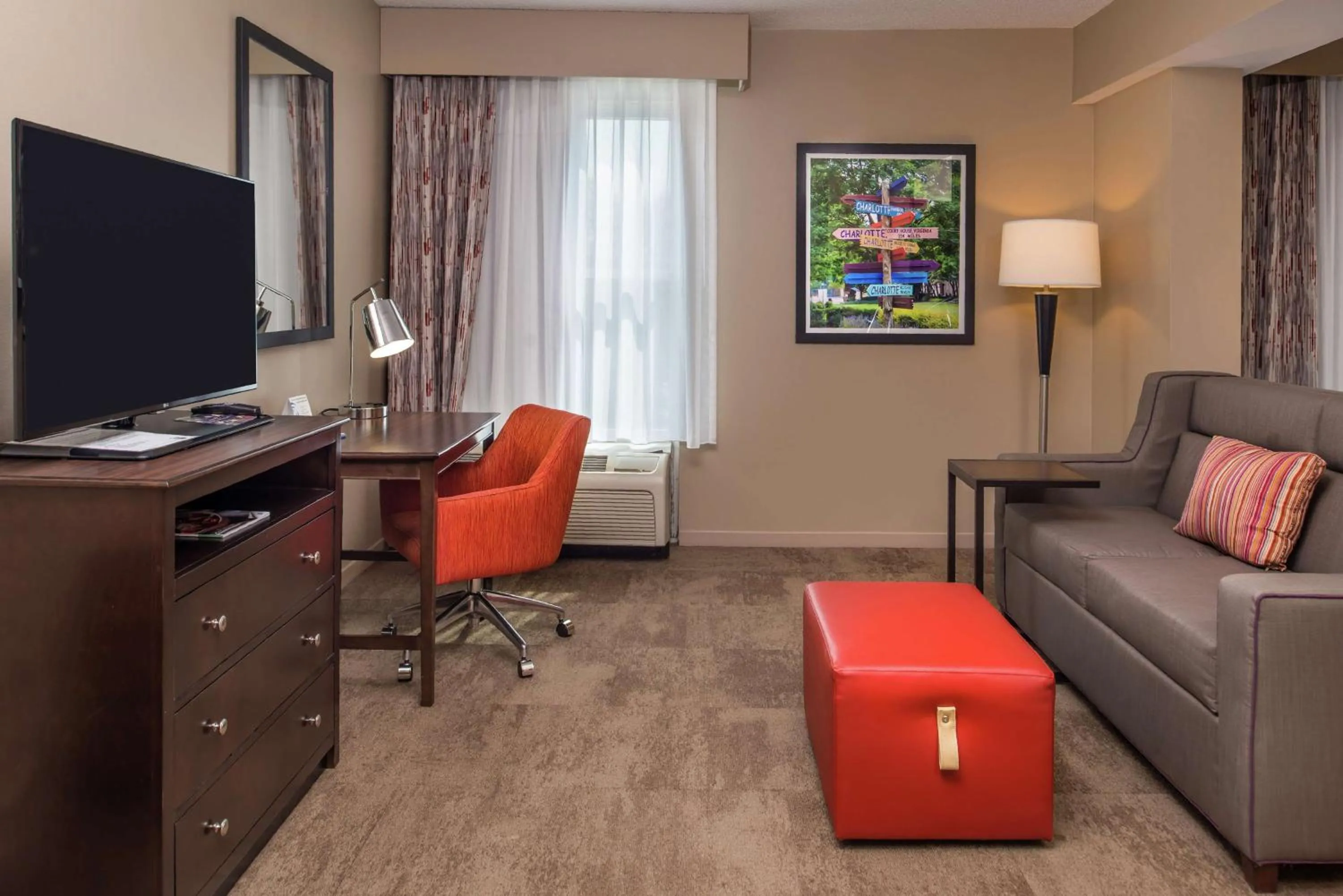 Bedroom in Hampton Inn & Suites Charlotte Arrowood Rd