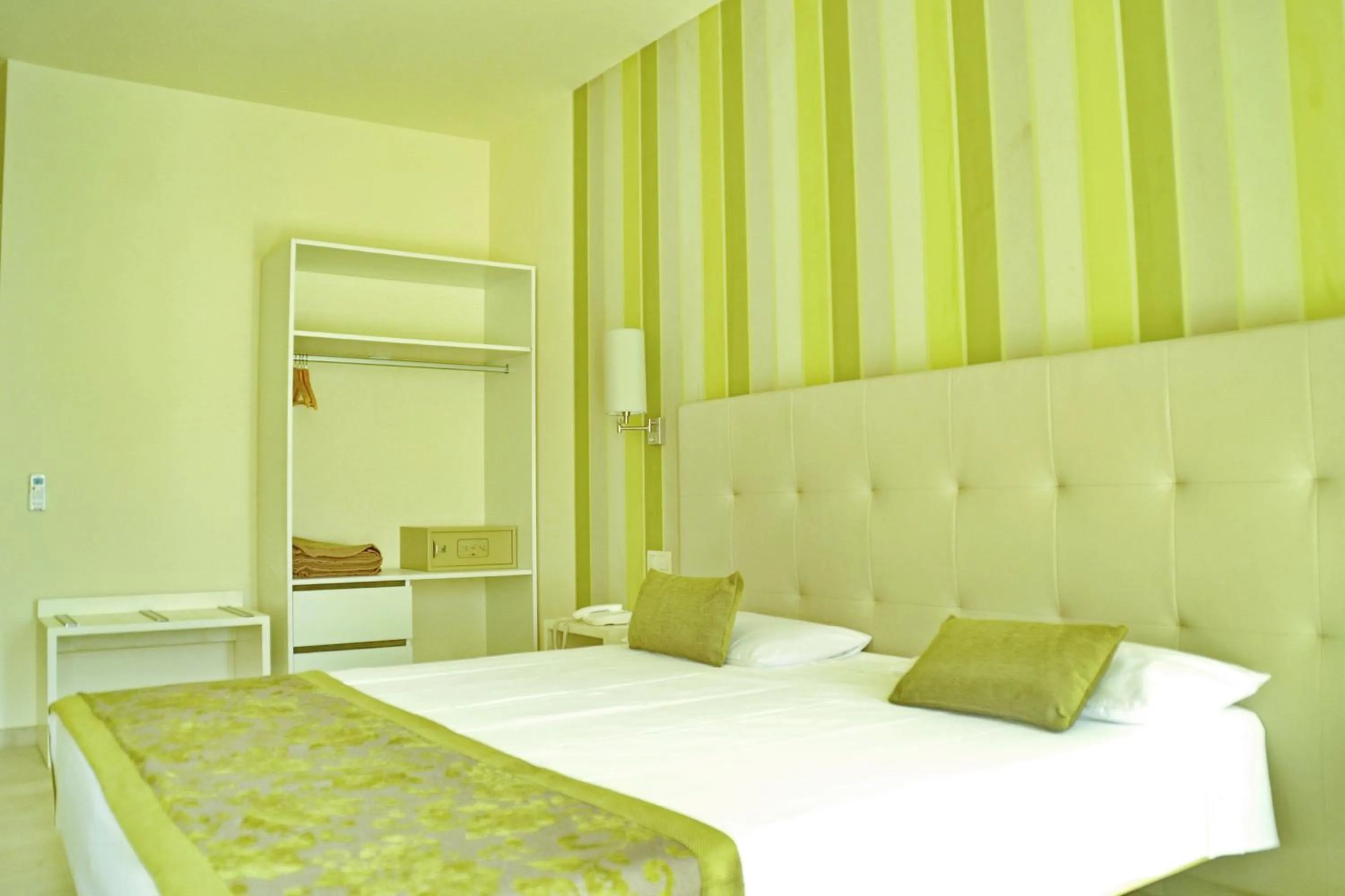 Bedroom, Bed in Ouril Hotel Julia