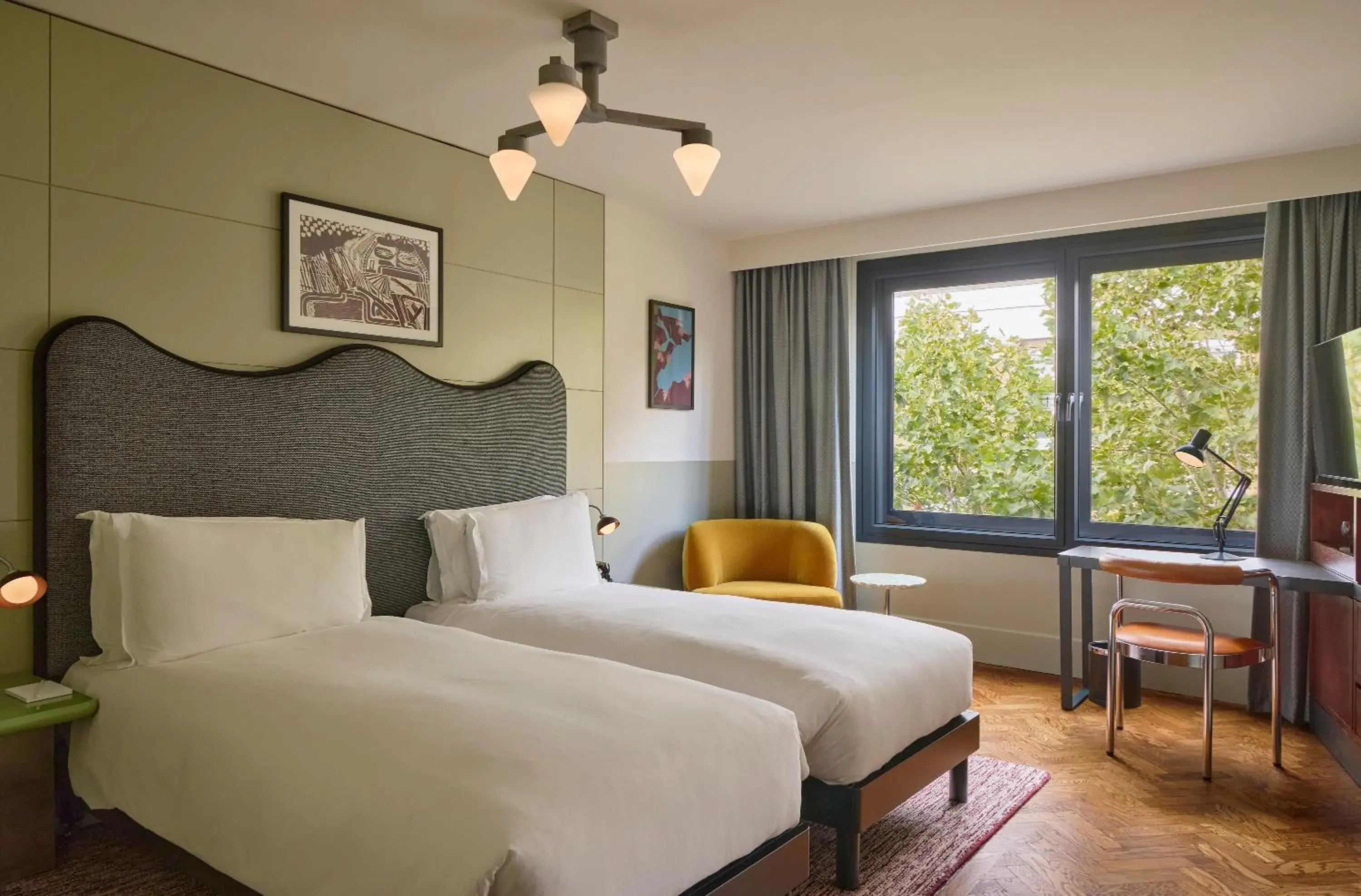 Cozy Twin in The Hoxton, Shoreditch Cozy Twin in The Hoxton, Shoreditch