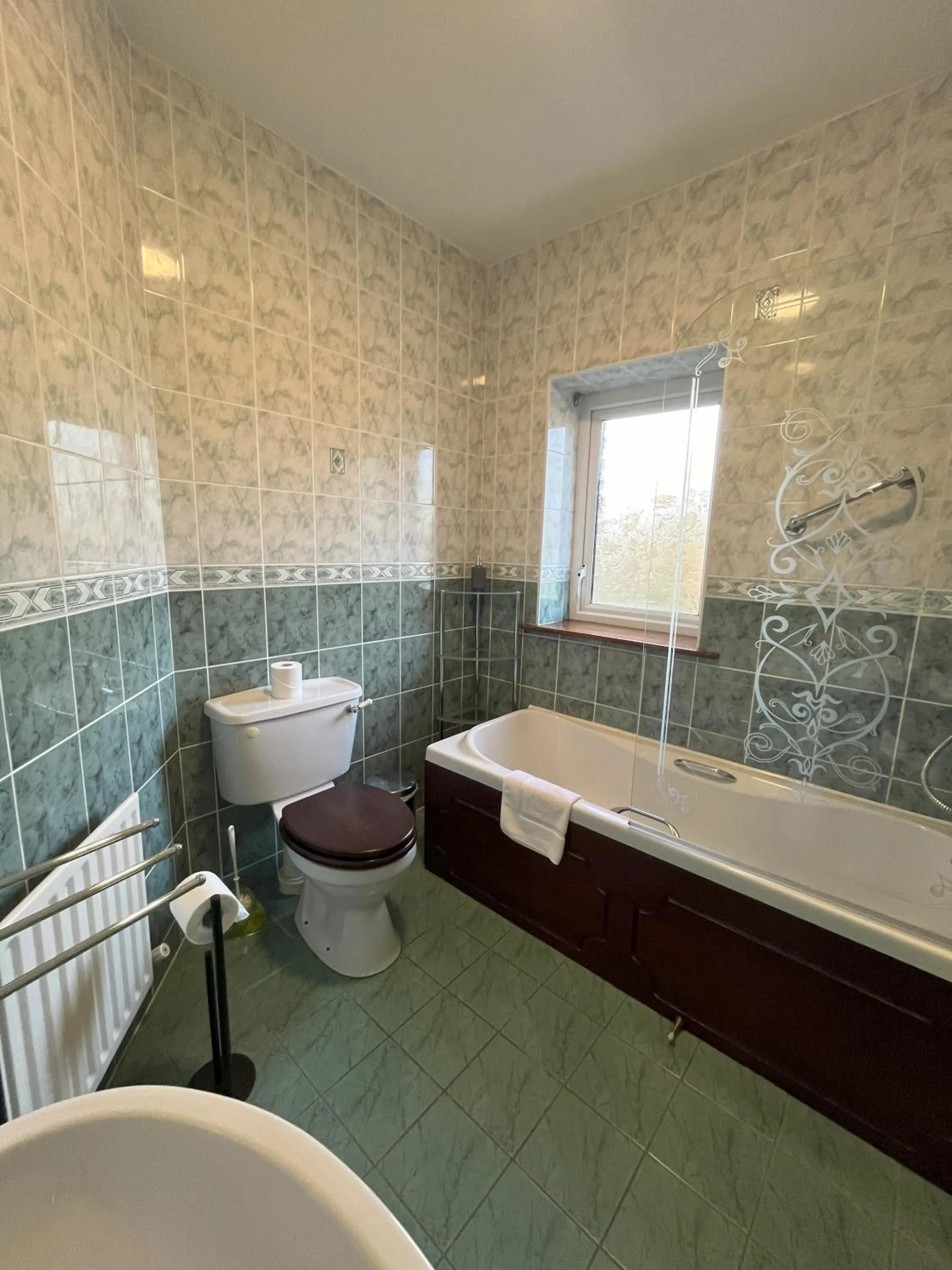 Shower in PK Lodge Bed and breakfast