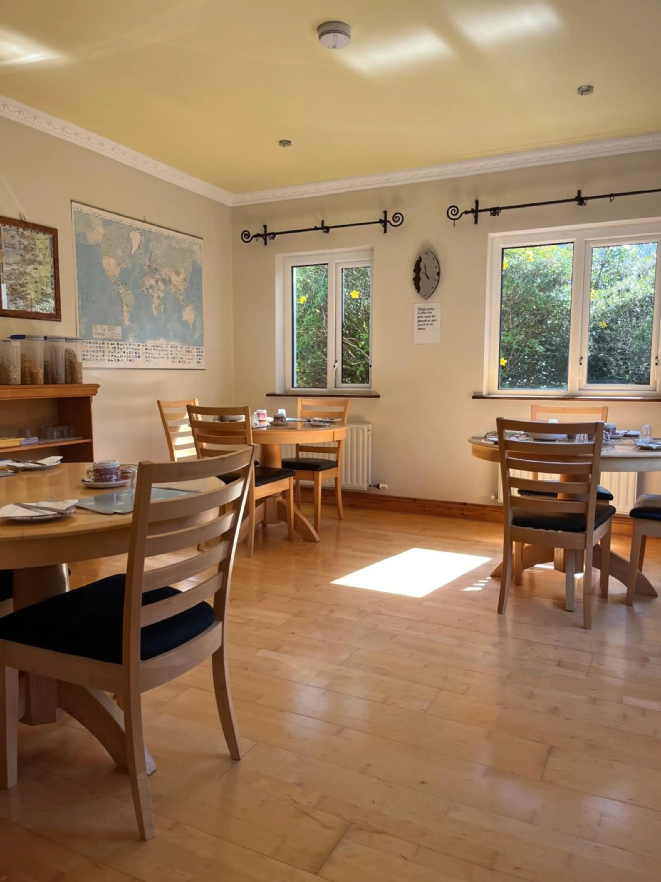 Dining area in PK Lodge Bed and breakfast