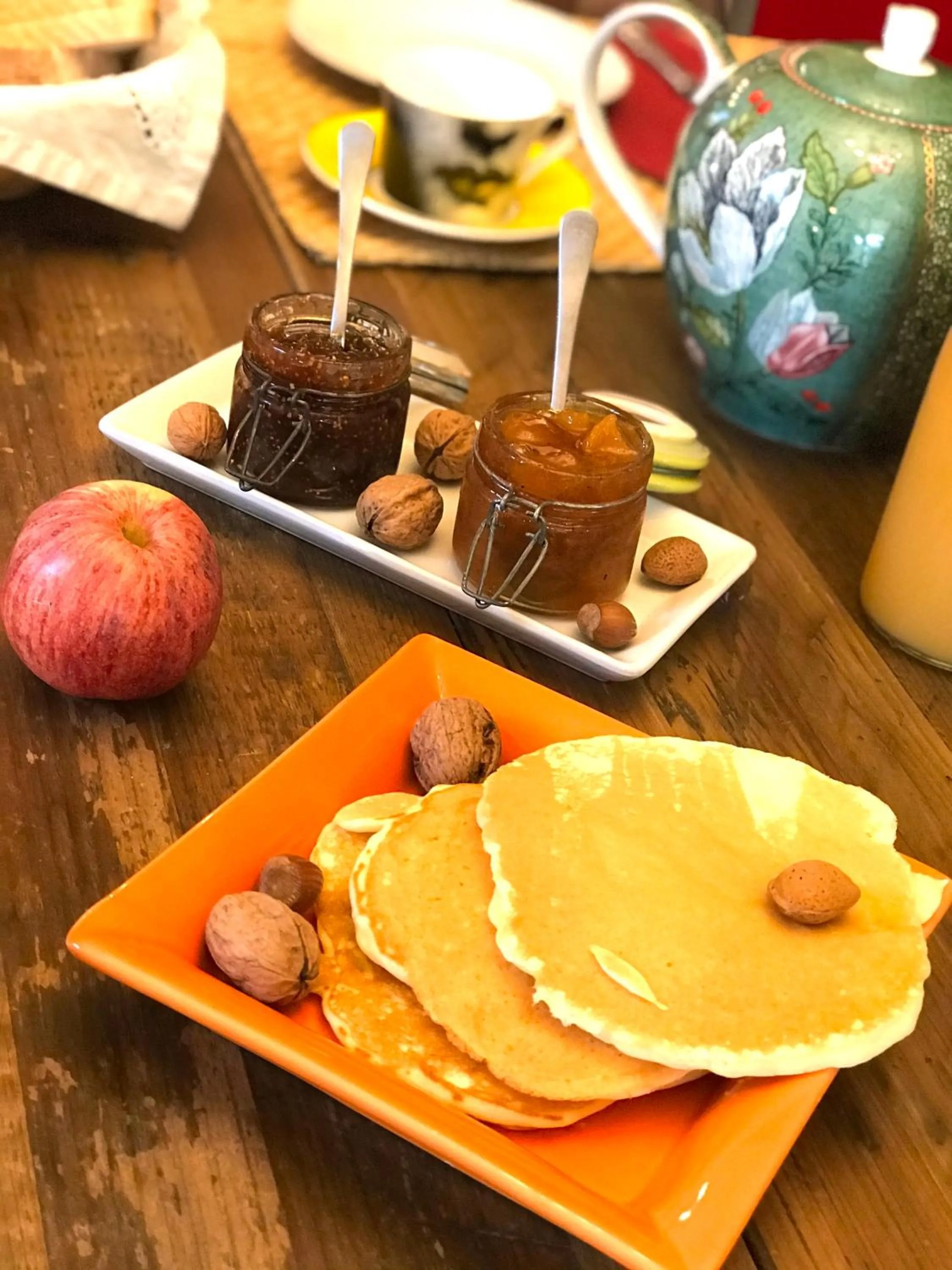 Continental breakfast in Atelier des Vidaux
