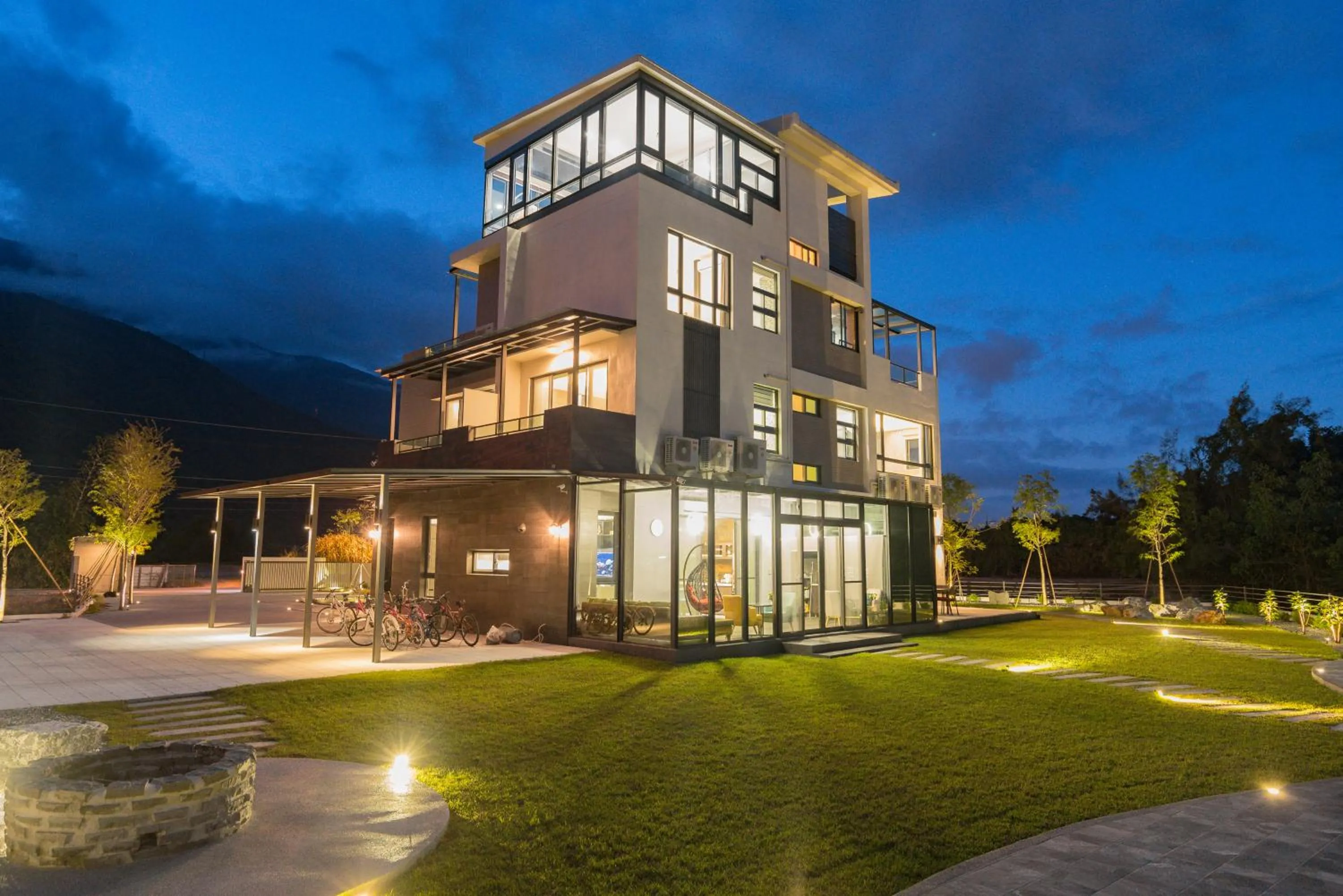 Property building in Follow the Cloud B&B