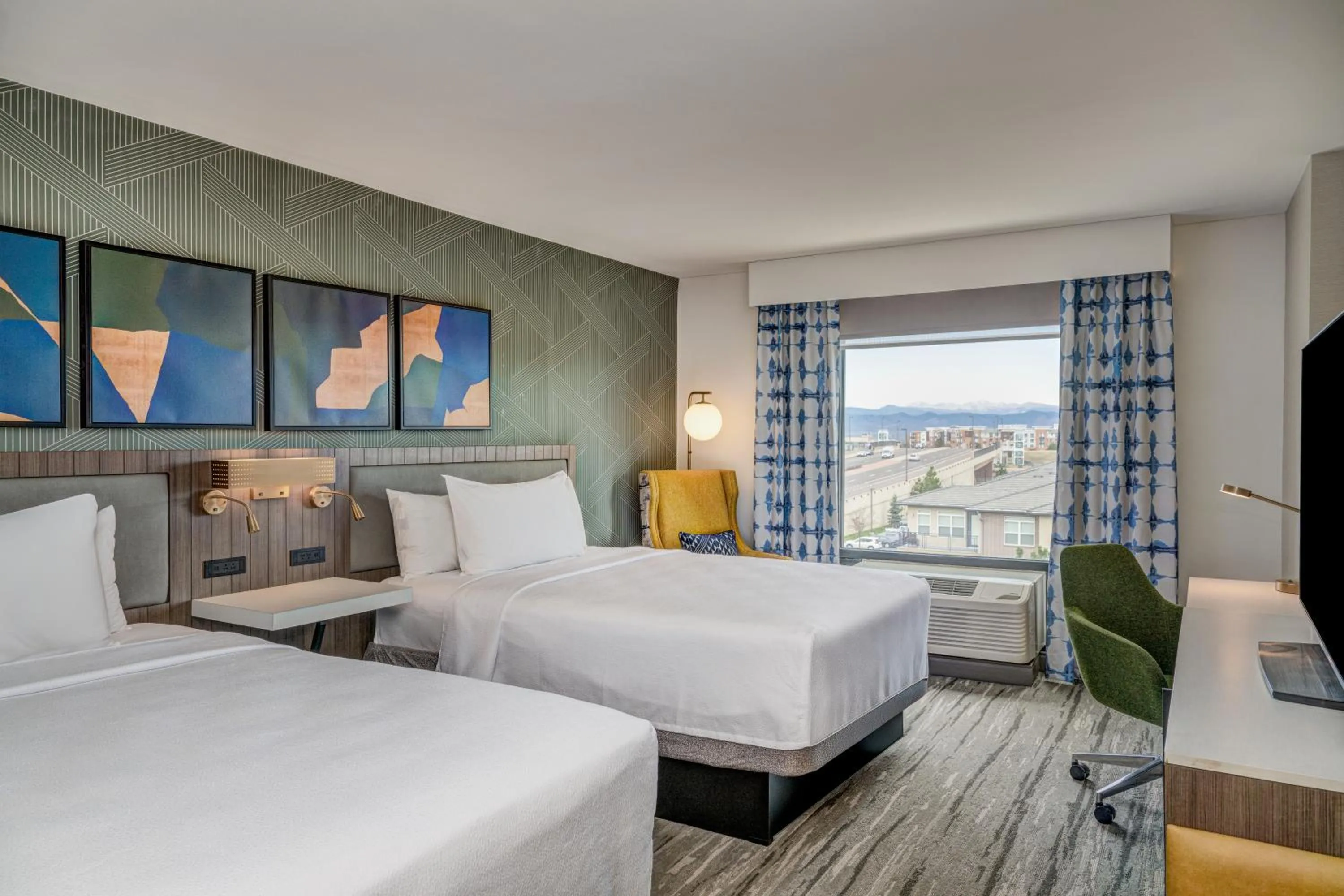 Bed in Hilton Garden Inn Denver Tech Center