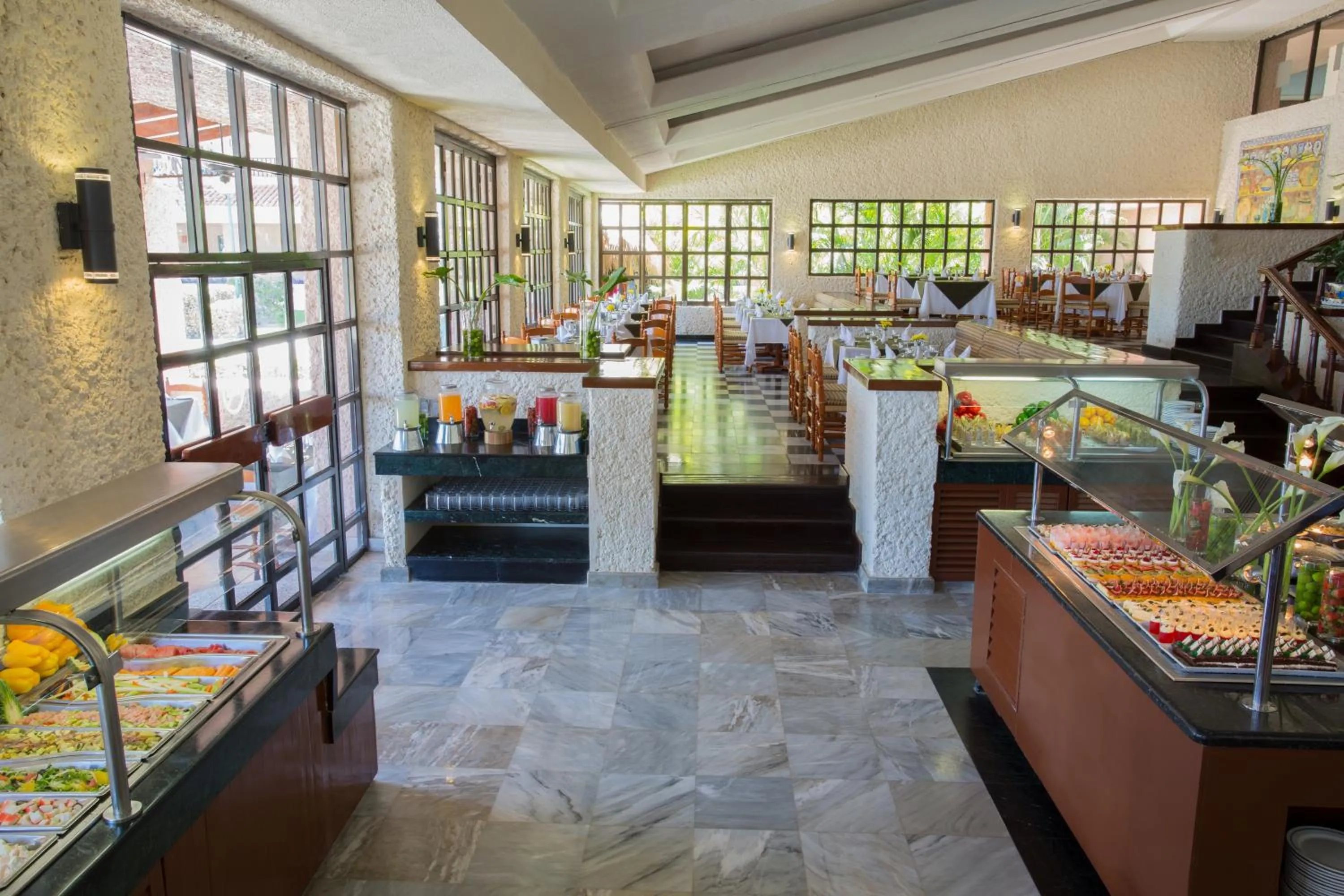 Breakfast in Barceló Huatulco - All Inclusive