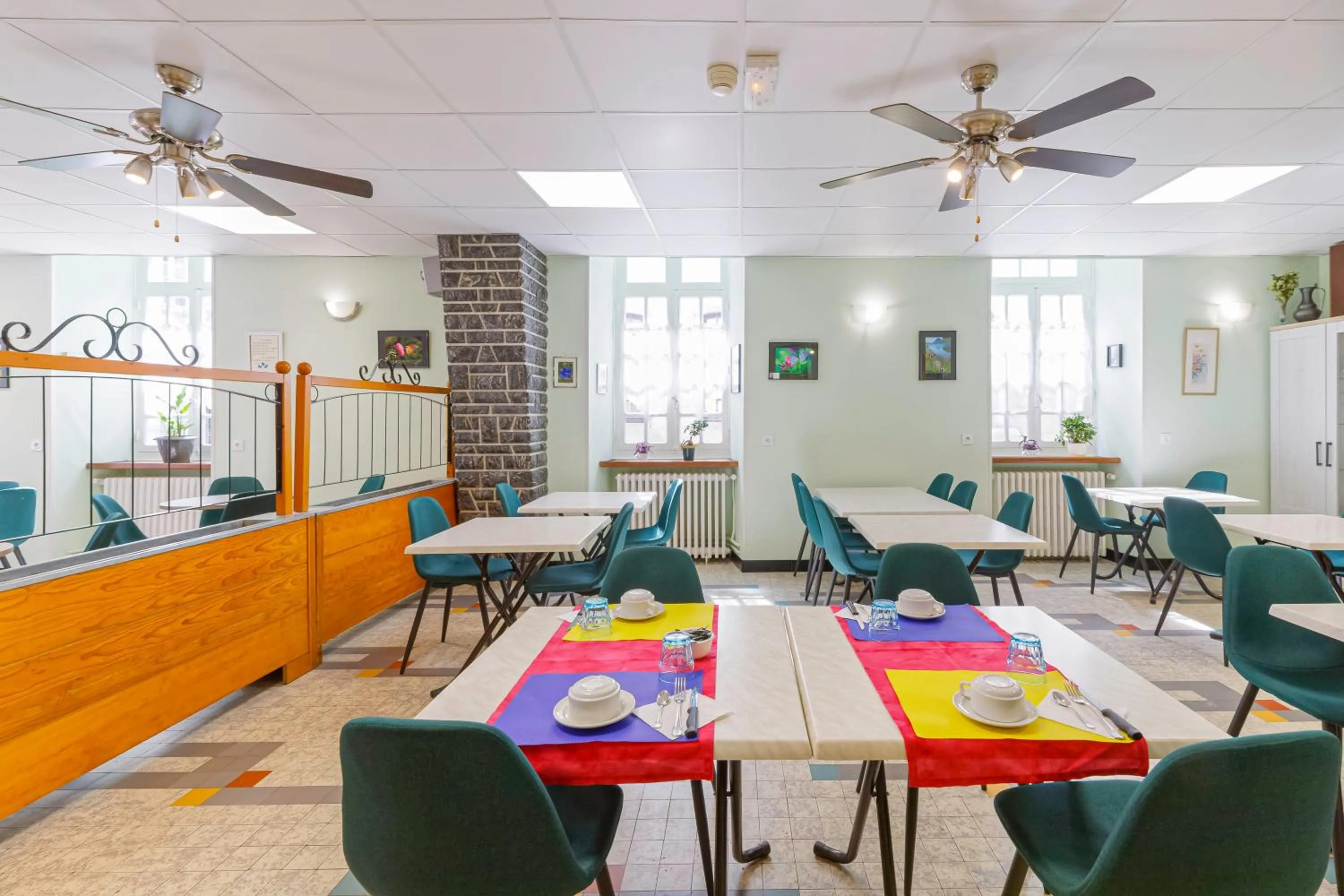 Breakfast in Logis Hôtel de France