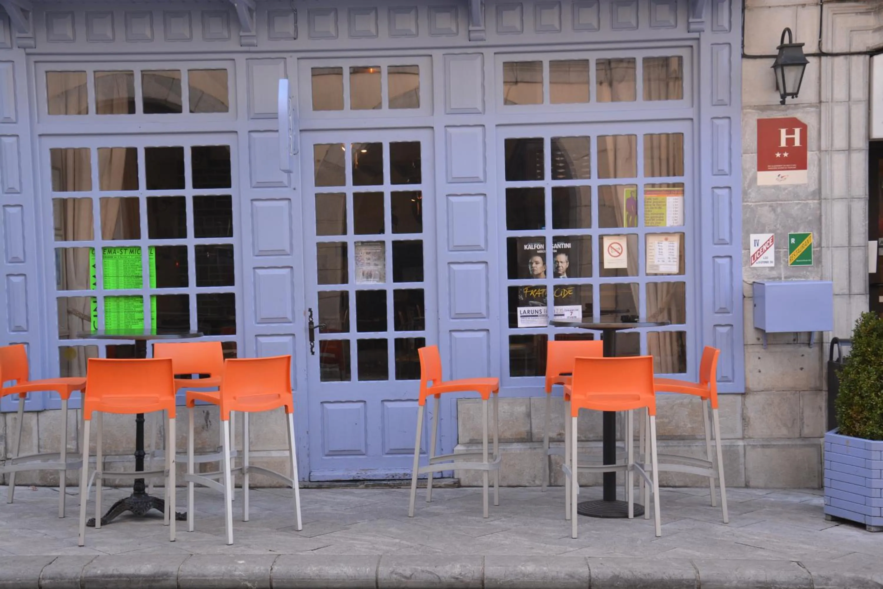 Decorative detail in Logis Hôtel de France