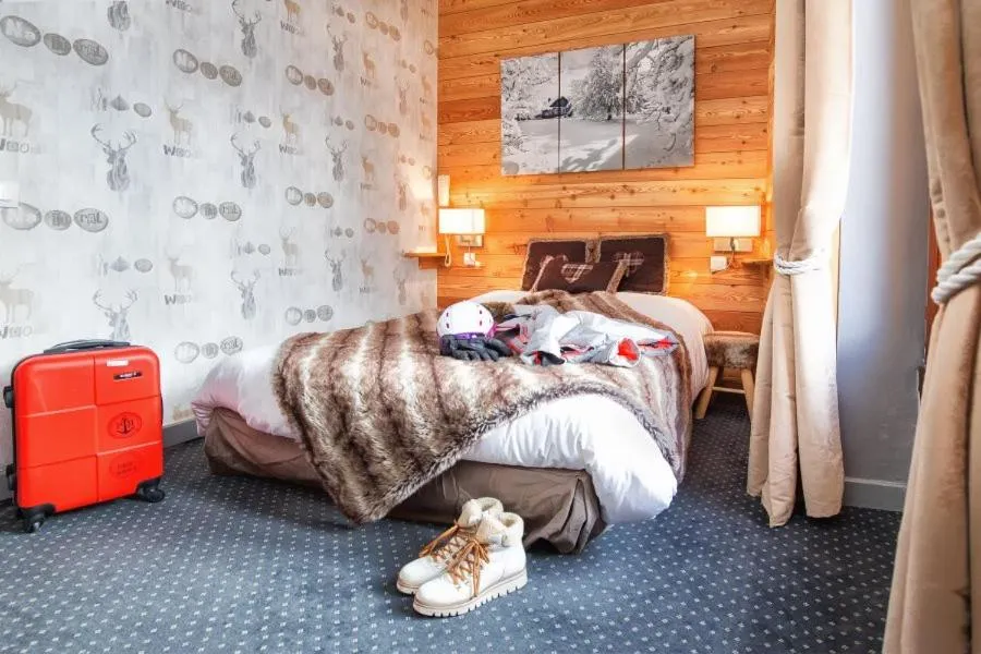 Bed in ALPINA LODGE VANOISE ex hotel du soleil