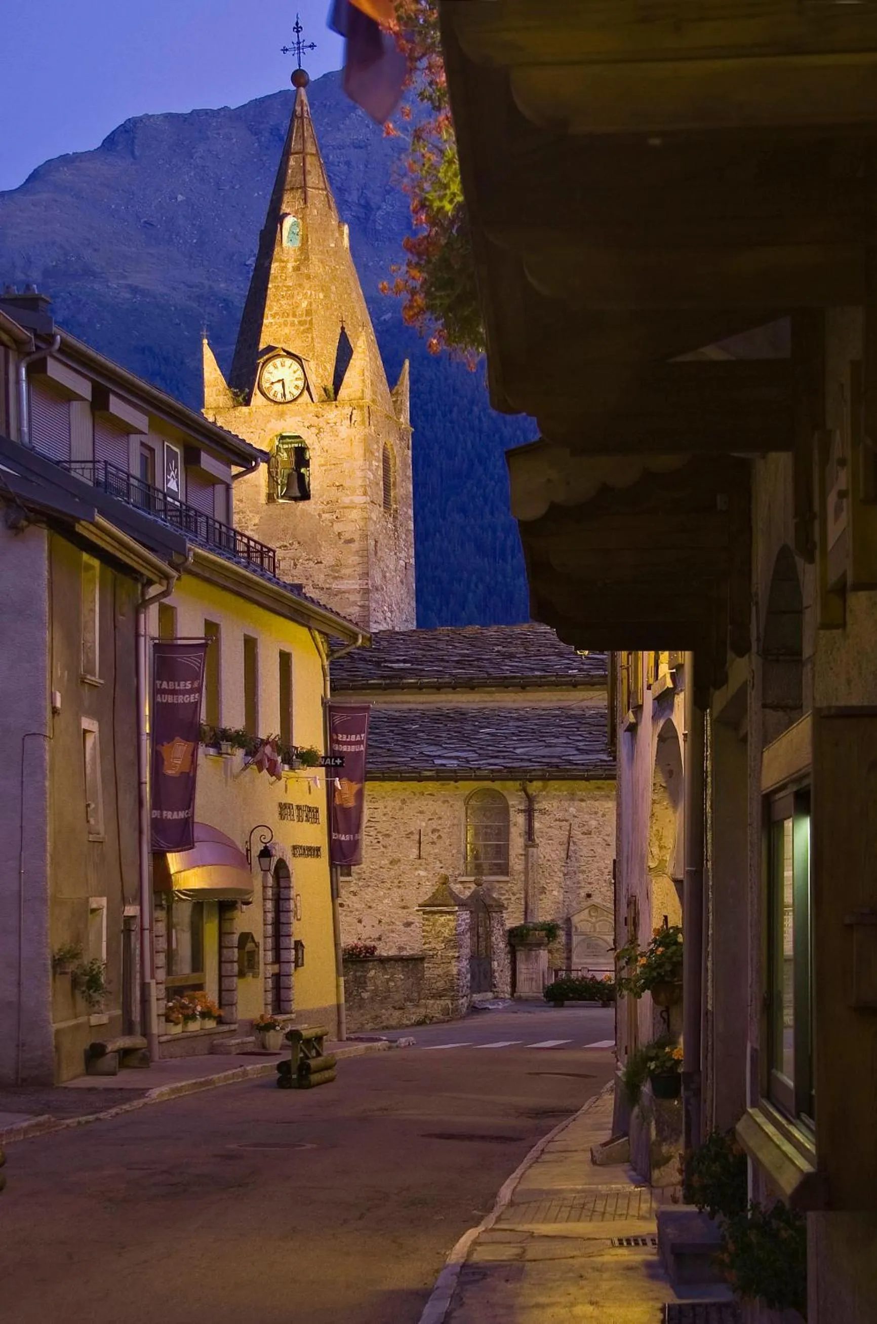 Facade/entrance in ALPINA LODGE VANOISE ex hotel du soleil