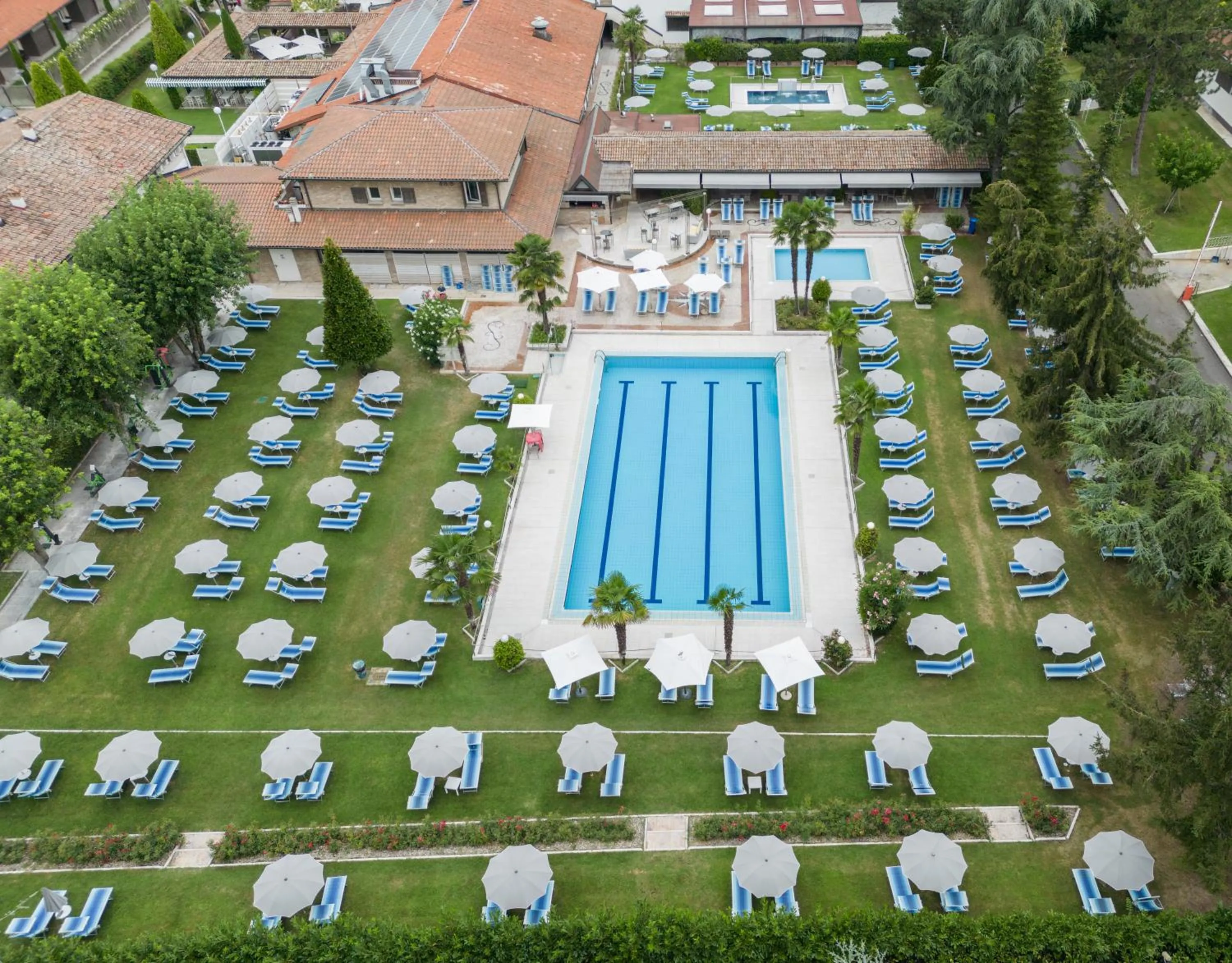Swimming pool in Best Western Plus Hotel Modena Resort