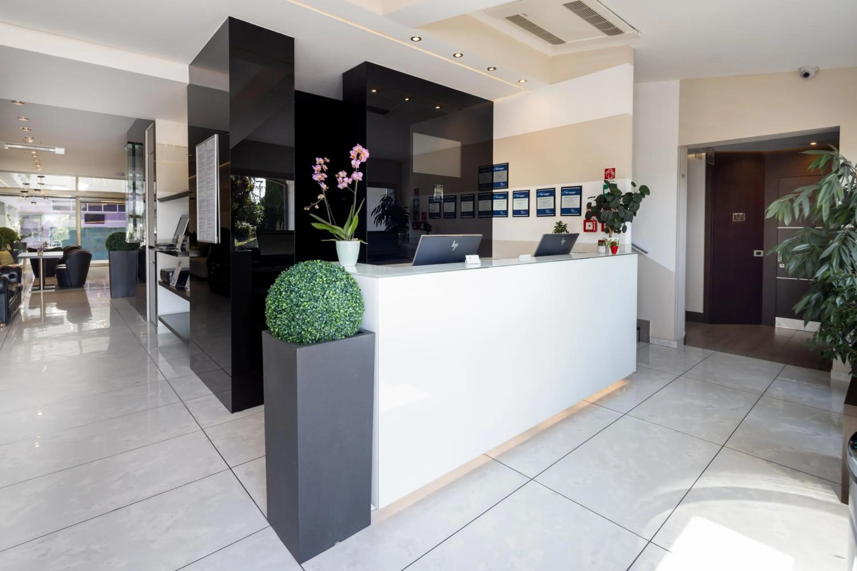 Lobby or reception in Best Western Plus Hotel Modena Resort