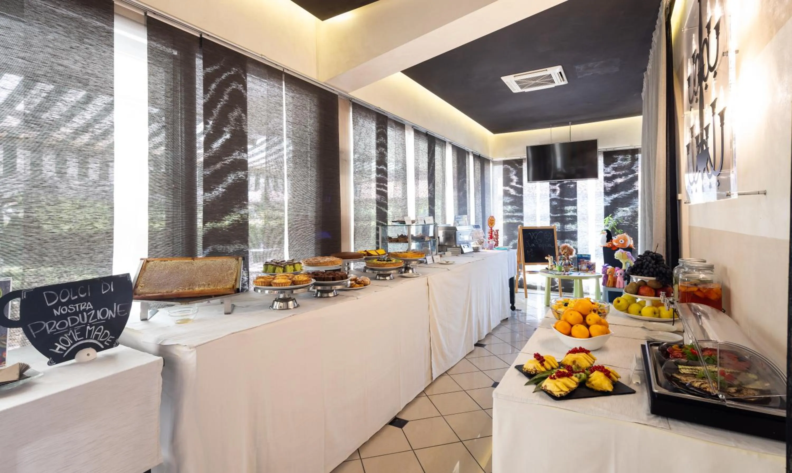 Continental breakfast in Best Western Plus Hotel Modena Resort