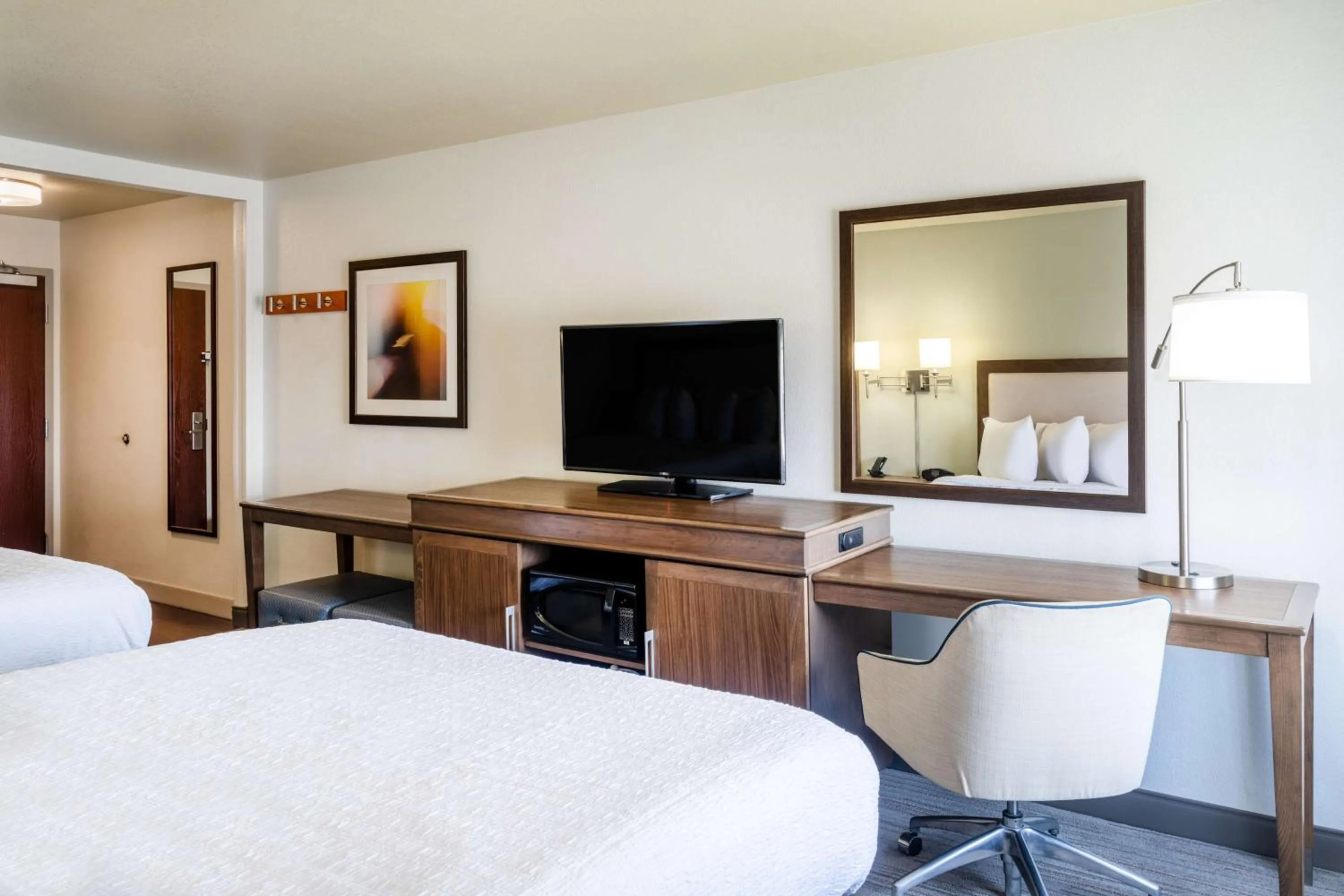 Bedroom, Bed in Hampton Inn by Hilton Irvine East - Lake Forest