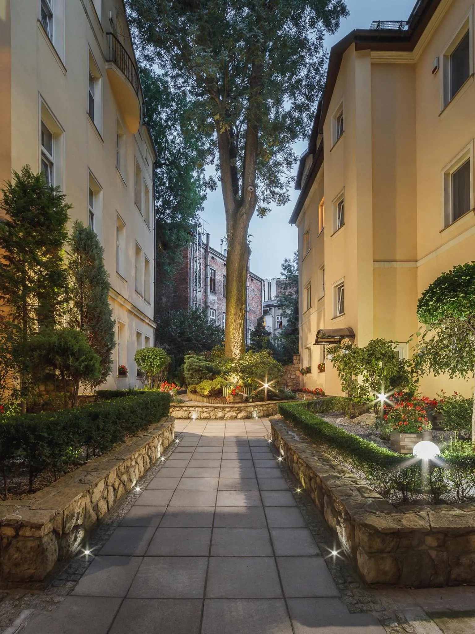 Garden in Elegant Apartments