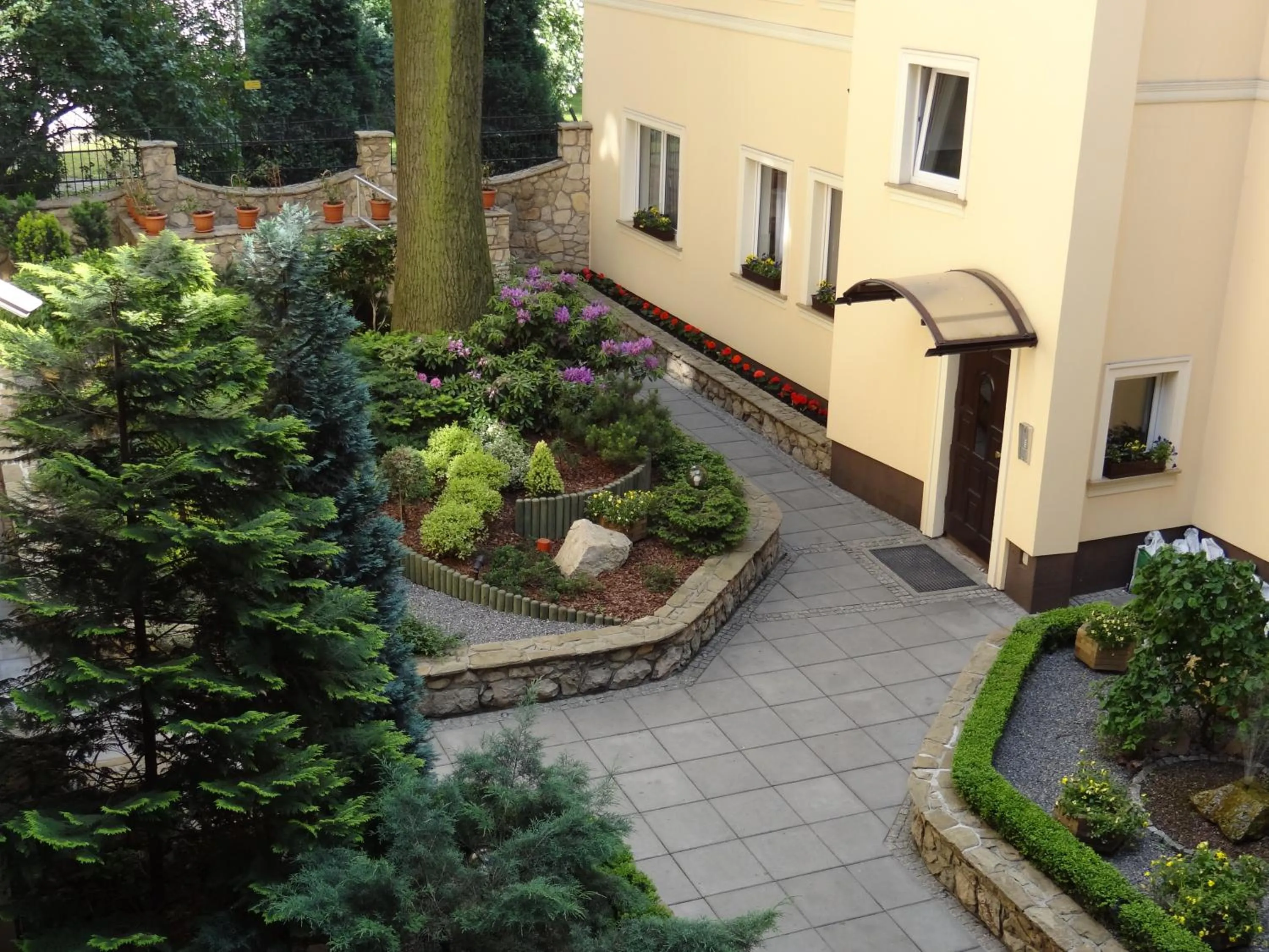 Facade/entrance in Elegant Apartments