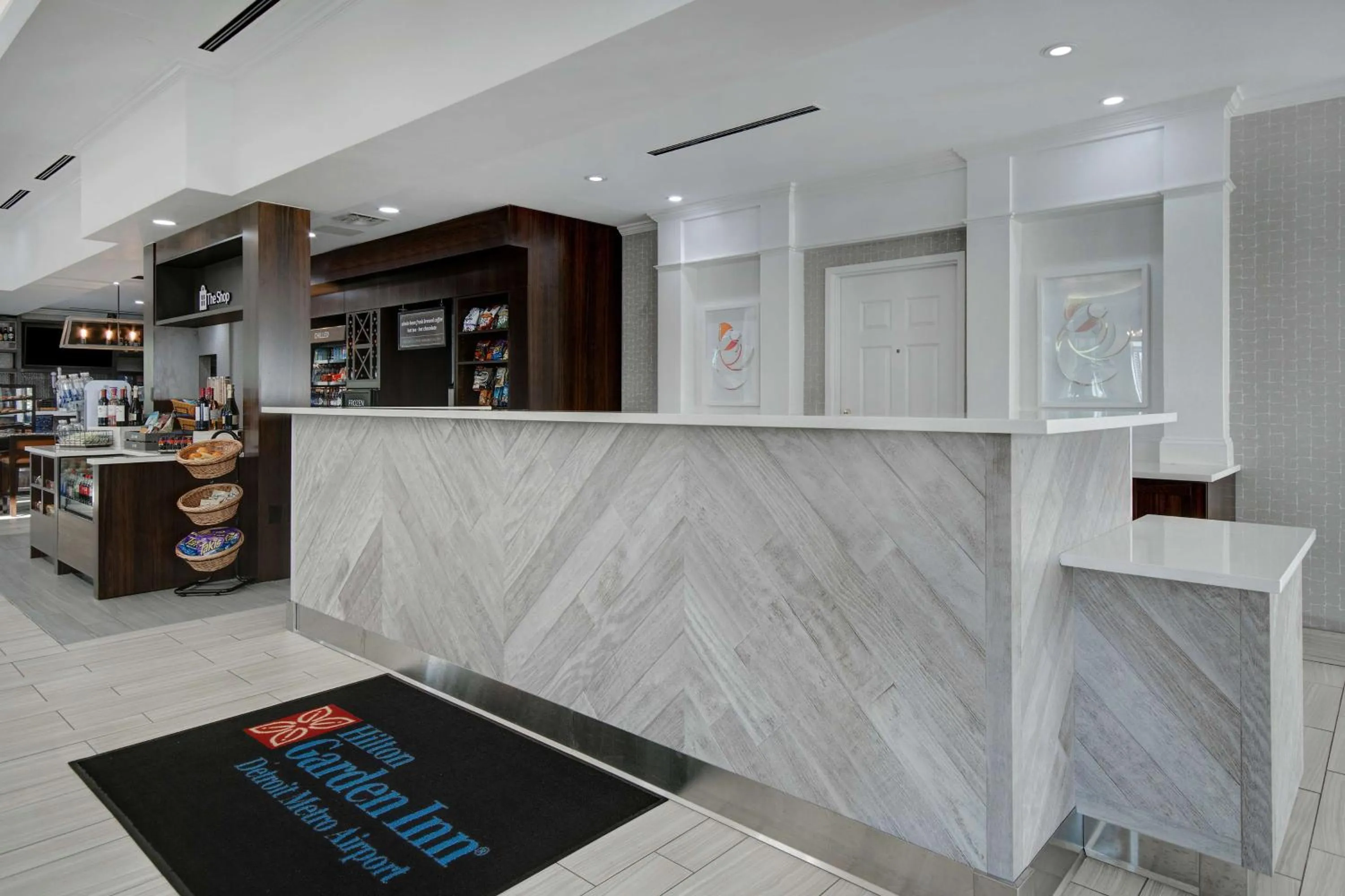 Lobby or reception in Hilton Garden Inn Detroit Metro Airport