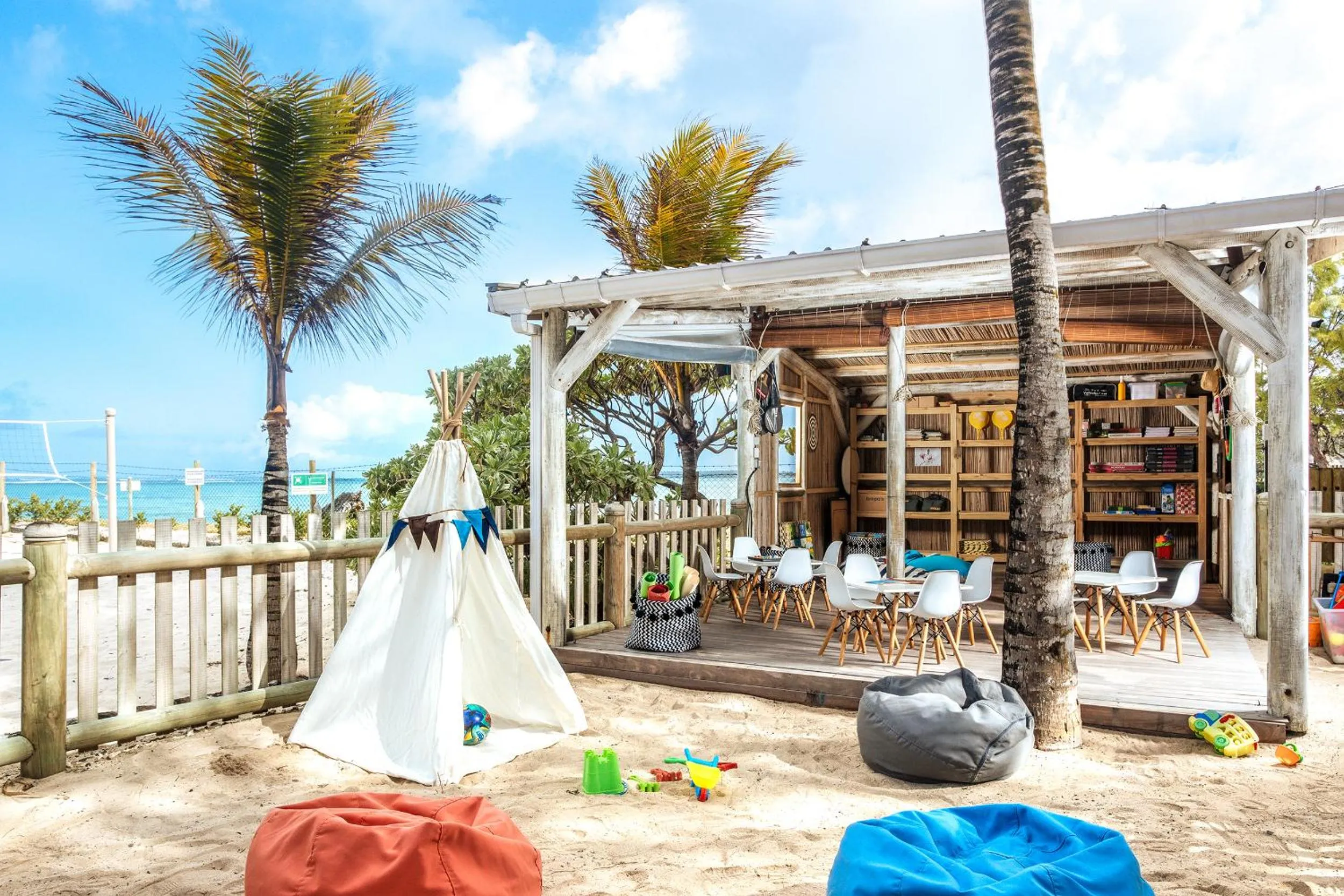 Kids's club in Friday Attitude