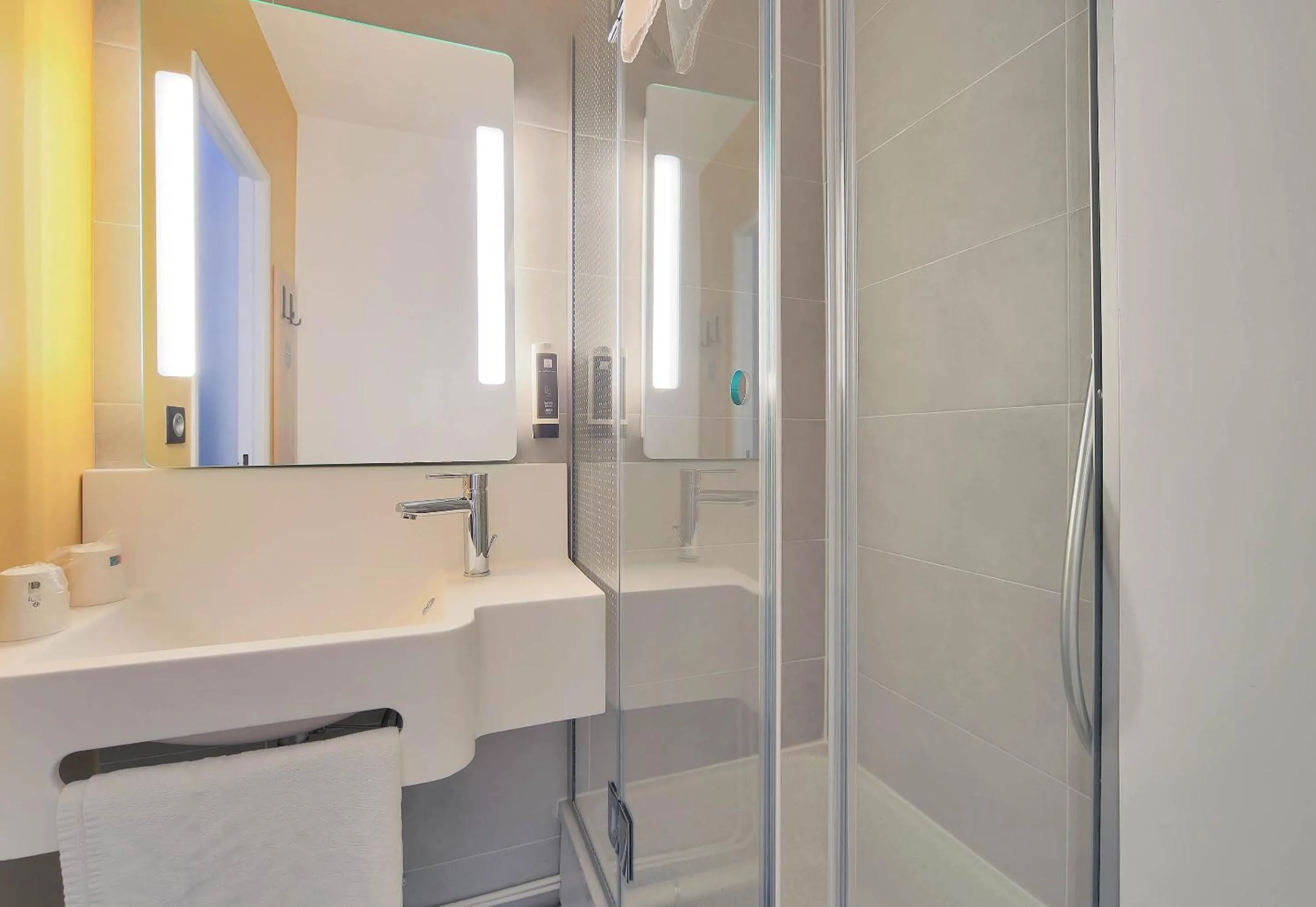 Shower in B&B HOTEL Le Tréport Friville
