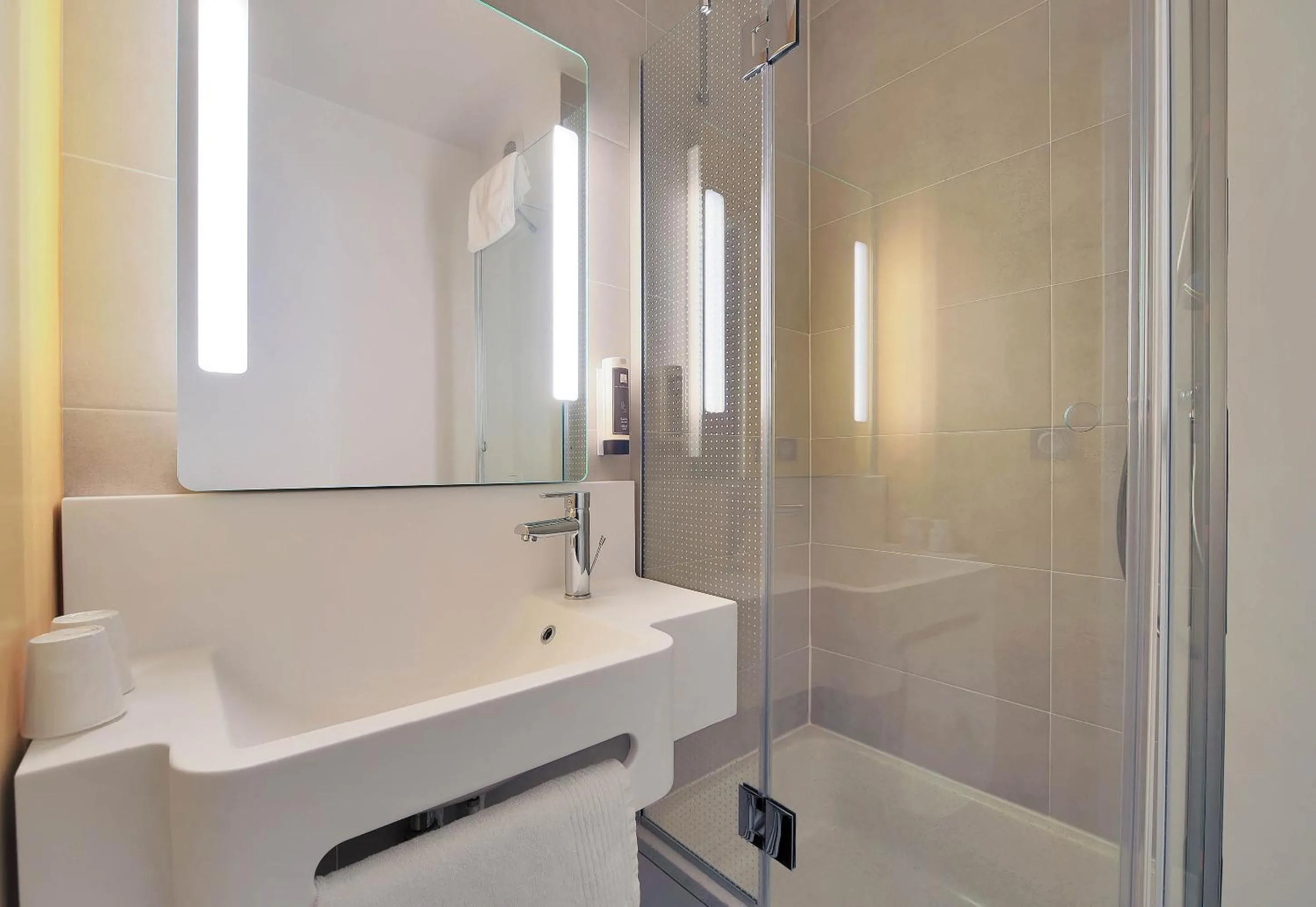 Bathroom in B&B HOTEL Le Tréport Friville