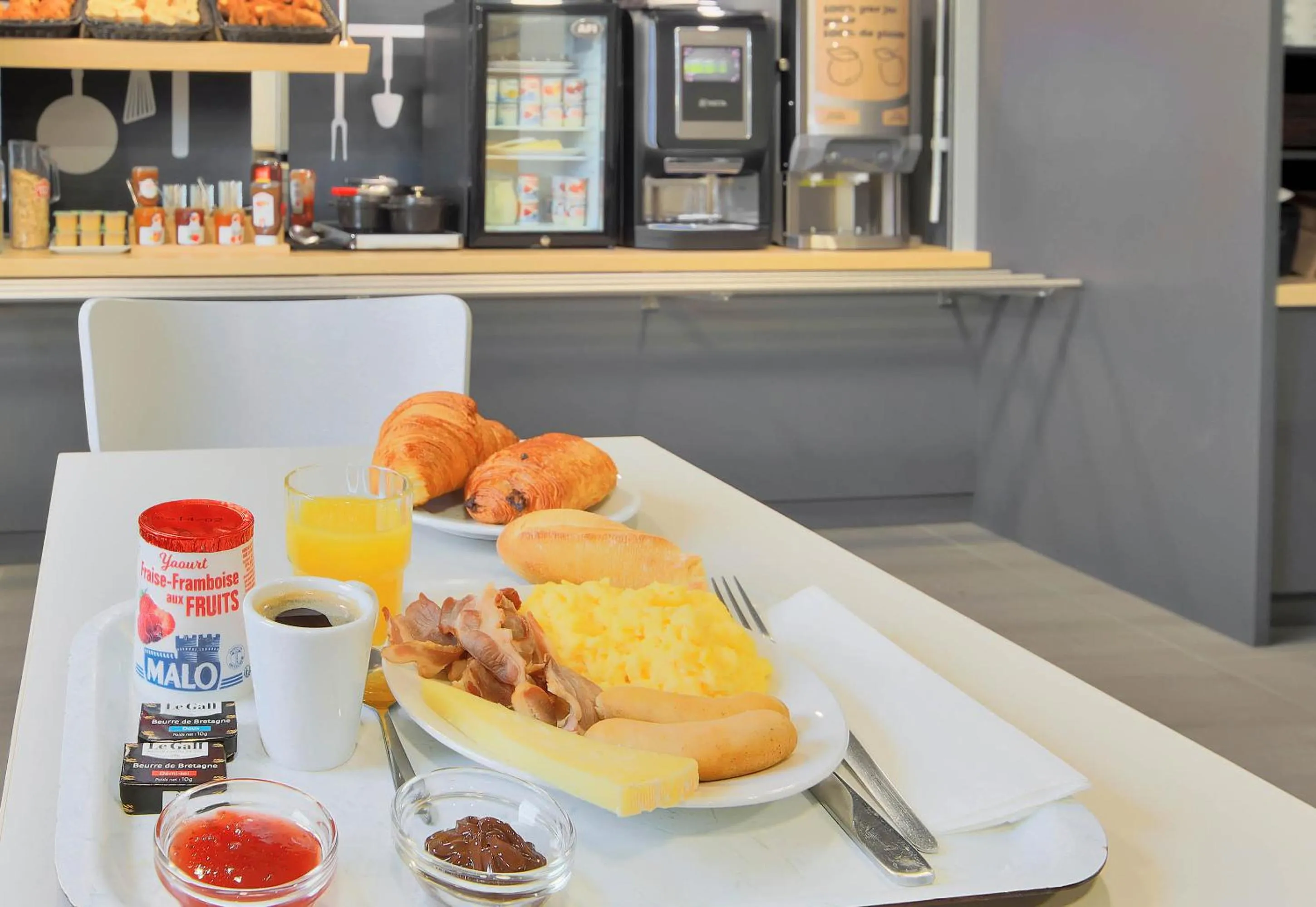 Buffet breakfast in B&B HOTEL Le Tréport Friville