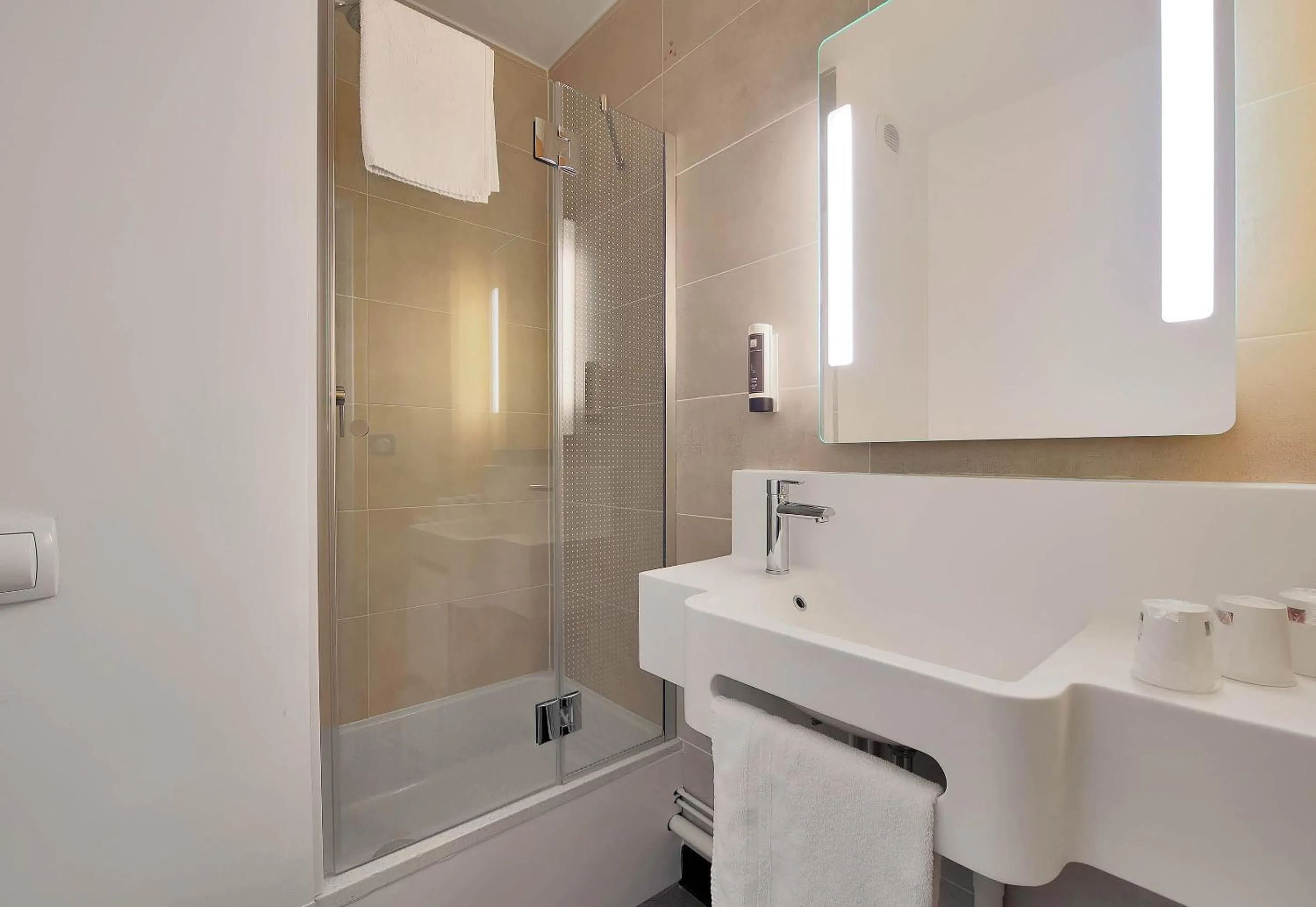 Bathroom in B&B HOTEL Le Tréport Friville