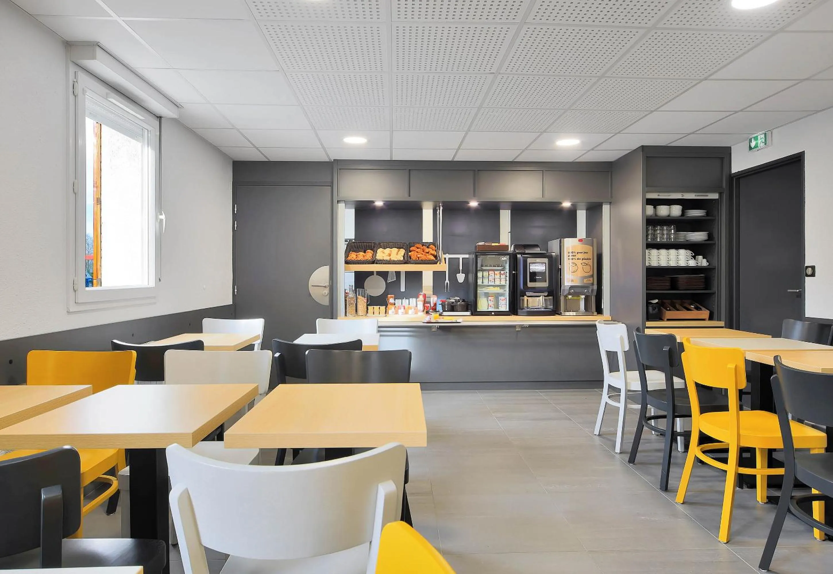 Restaurant/places to eat in B&B HOTEL Le Tréport Friville