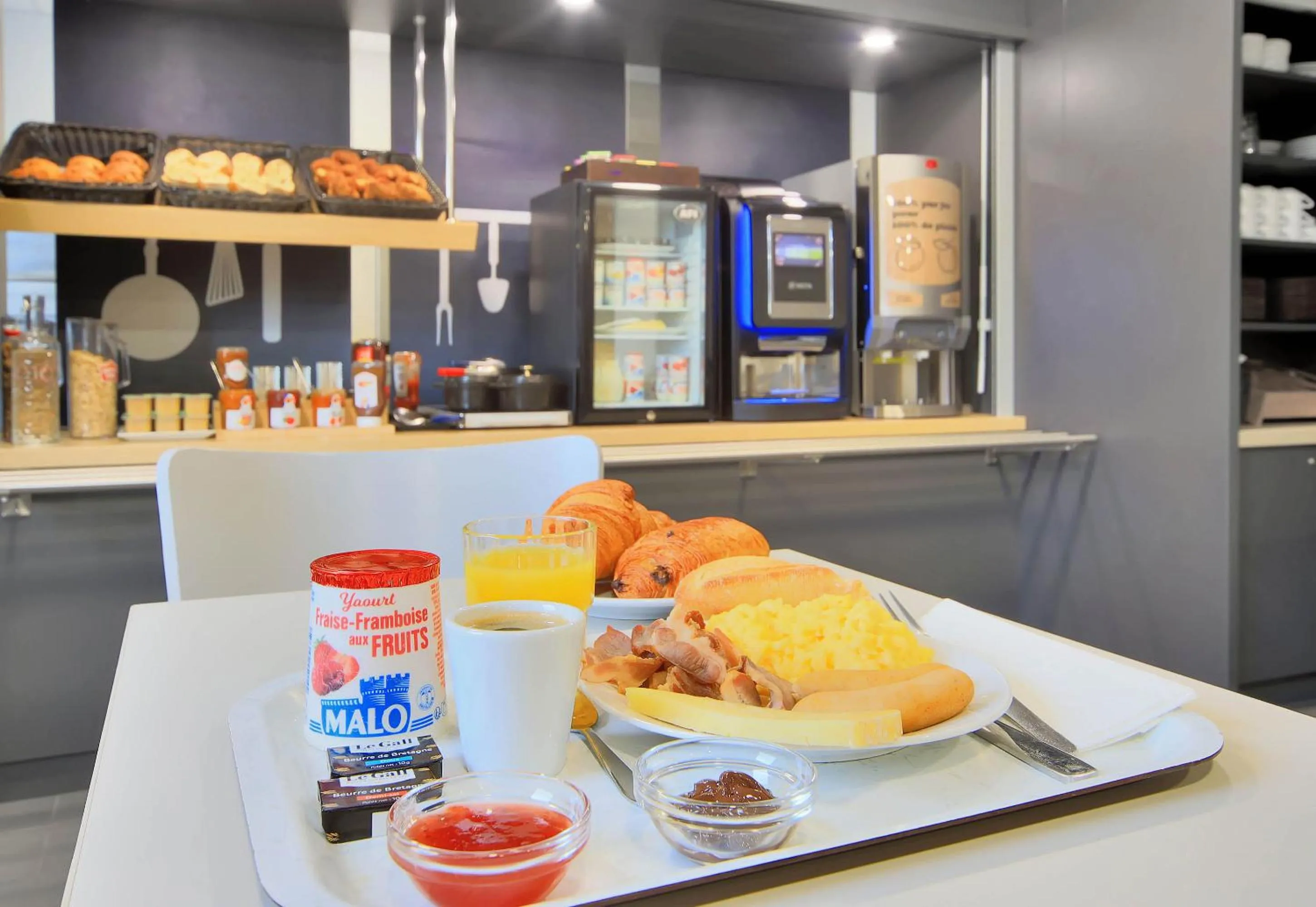 Buffet breakfast in B&B HOTEL Le Tréport Friville