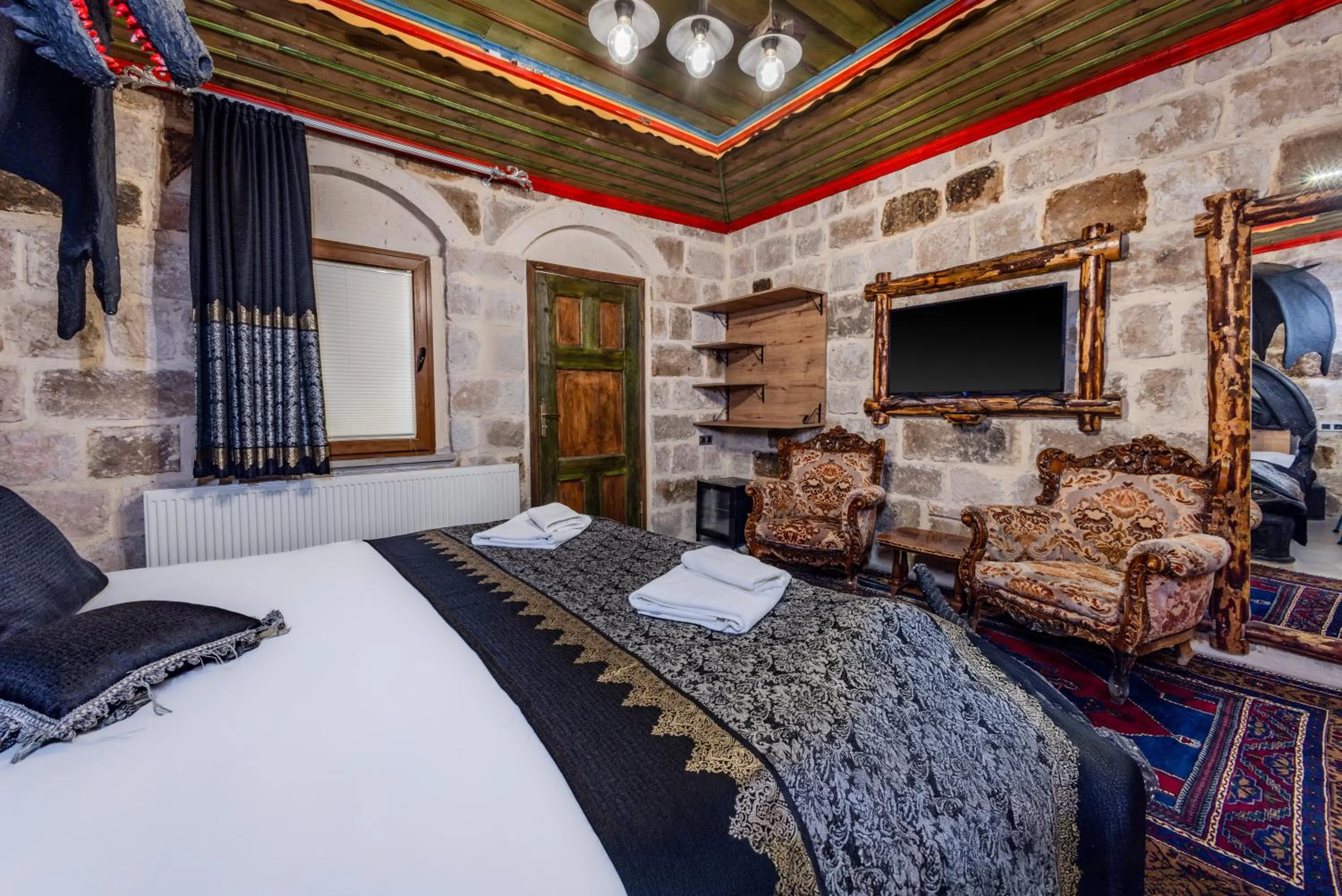 Bed in Kayatas Cave Suites