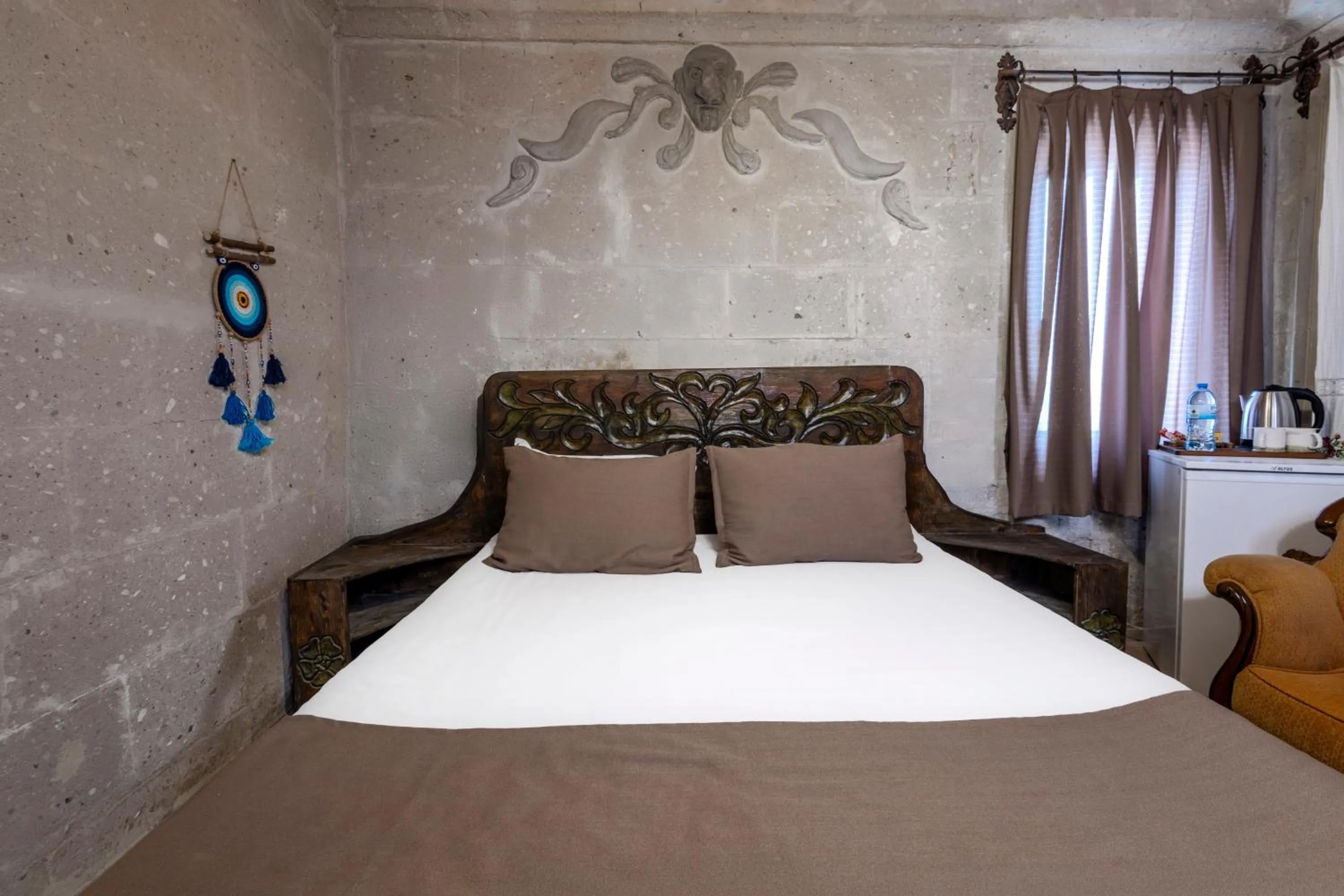 Bed in Kayatas Cave Suites