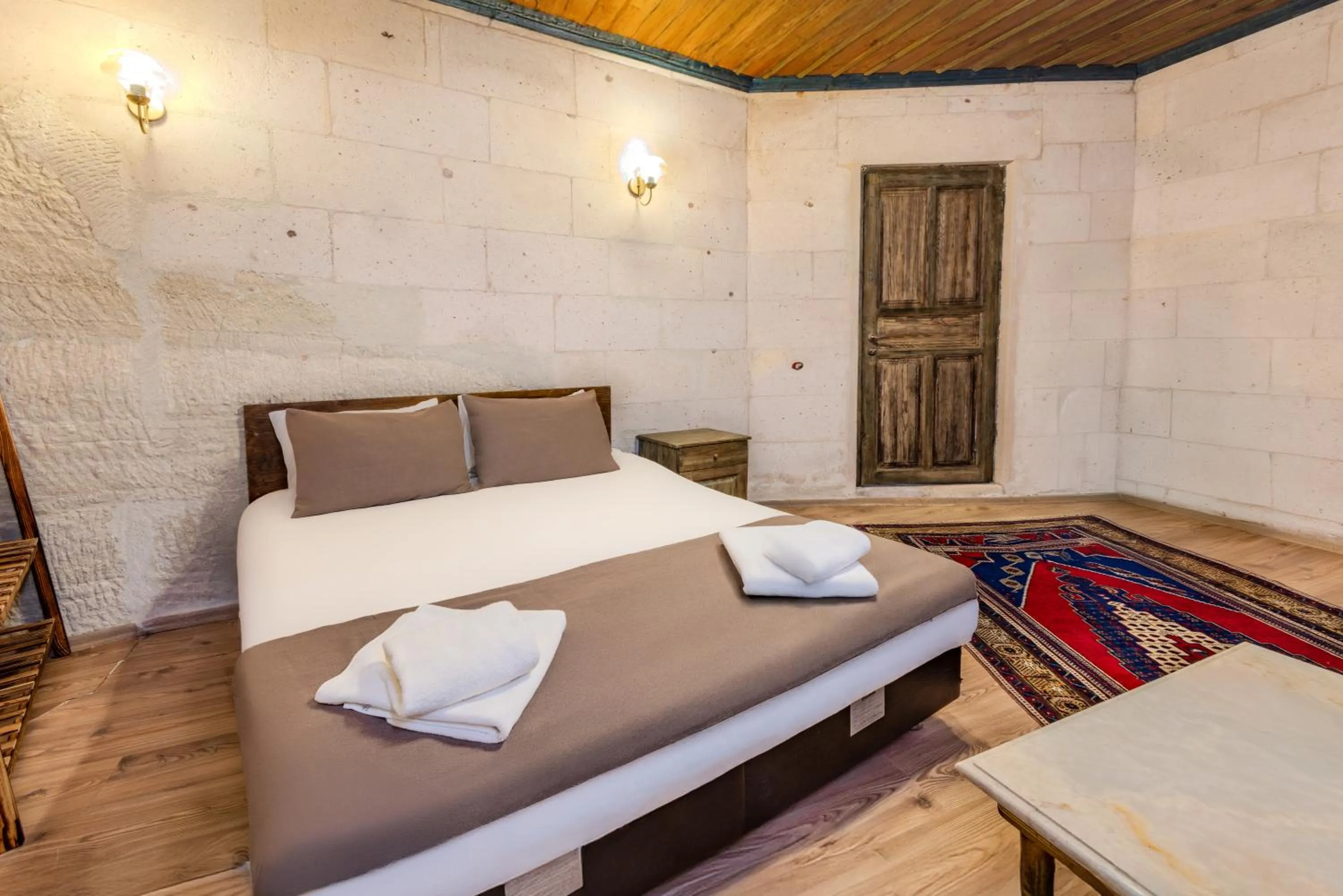 Bed in Kayatas Cave Suites