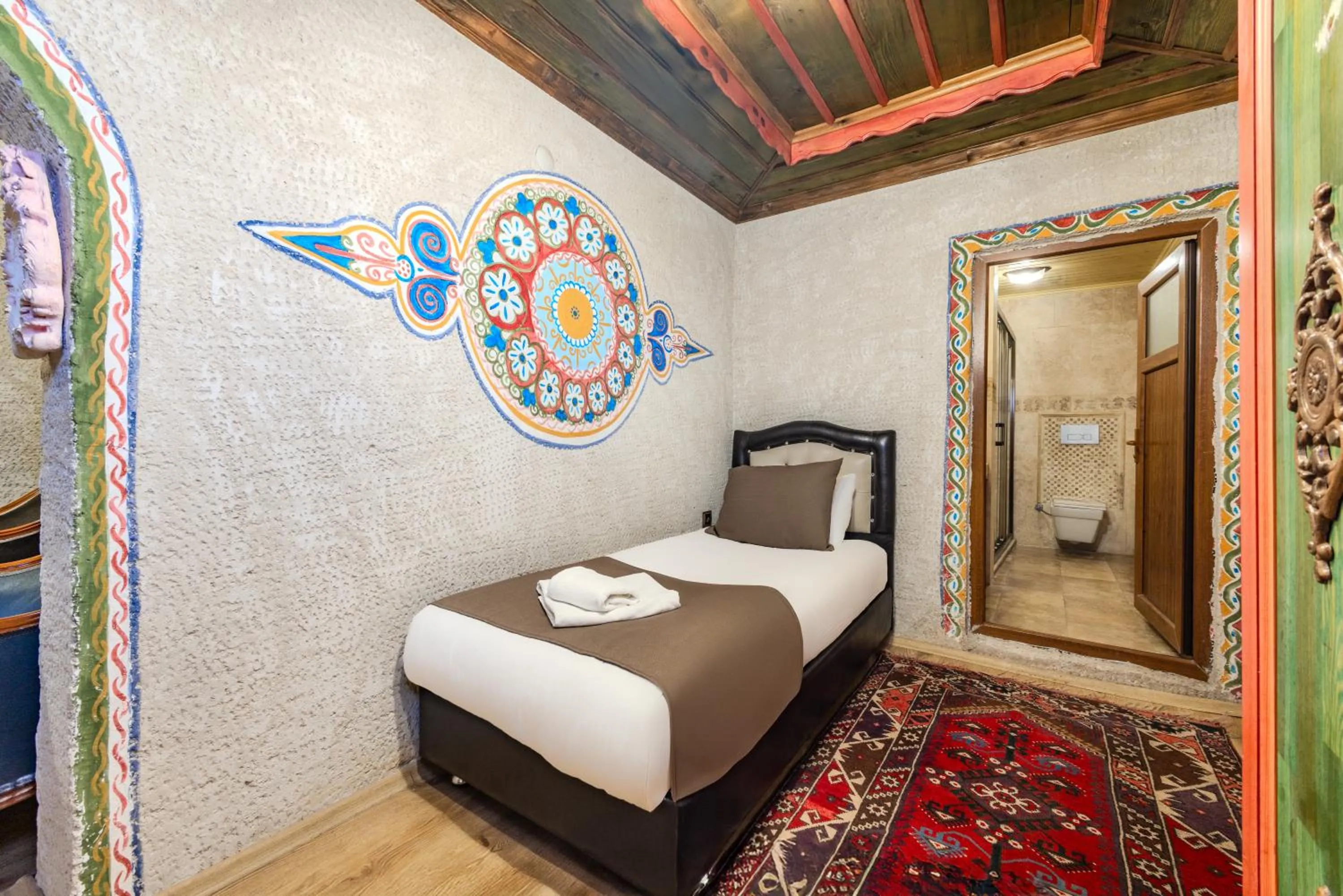 Bed in Kayatas Cave Suites