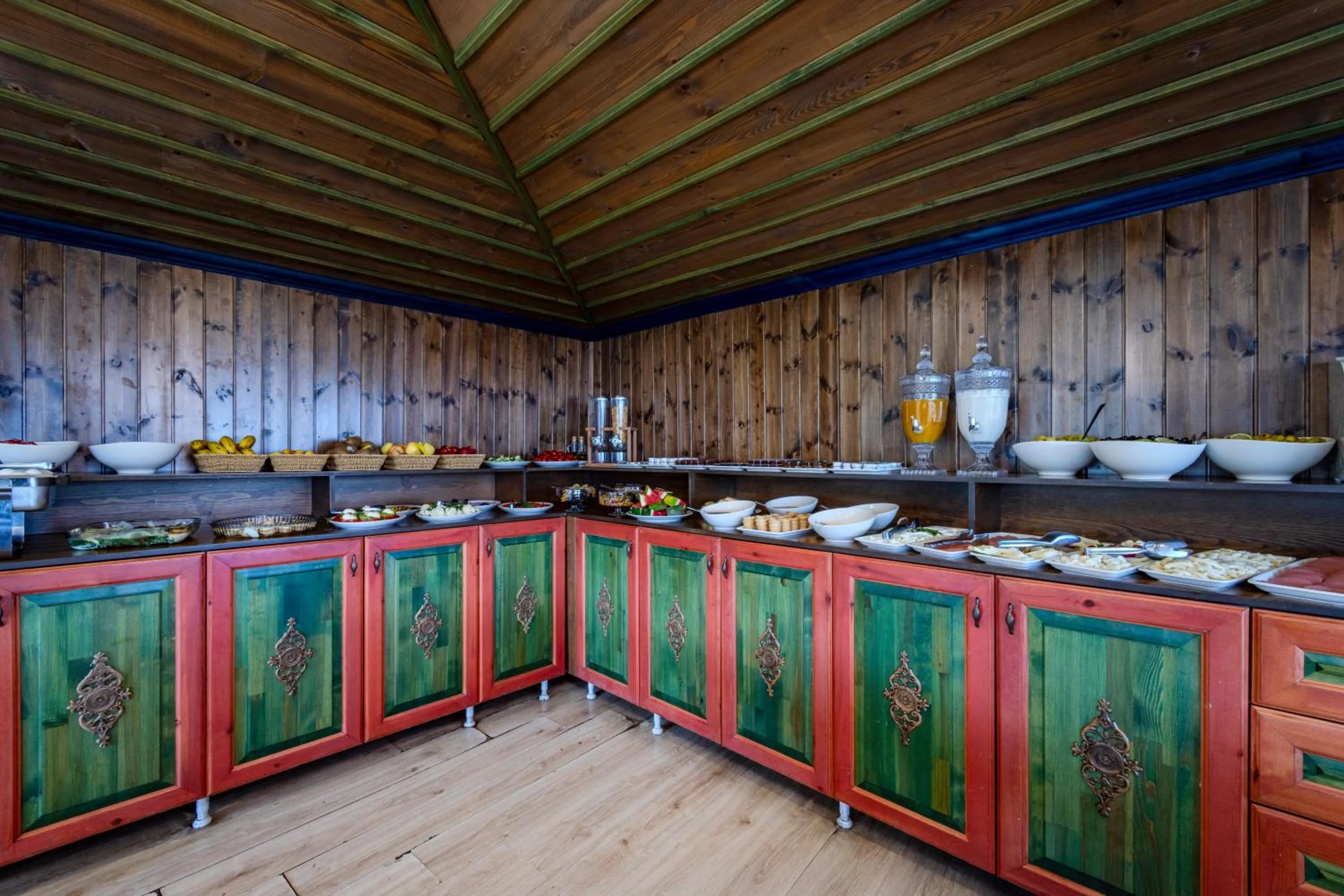 Food and drinks in Kayatas Cave Suites