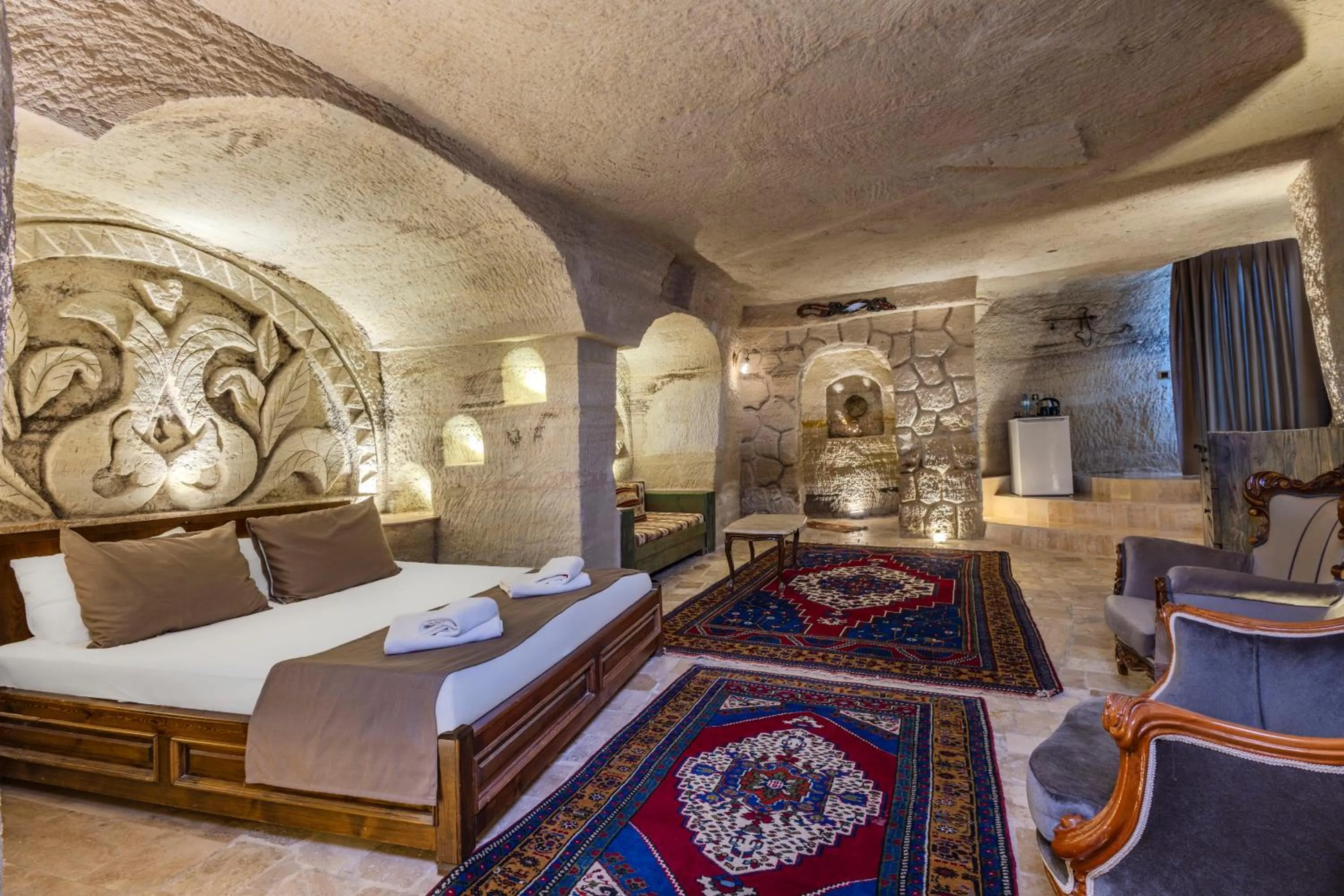 Bed in Kayatas Cave Suites