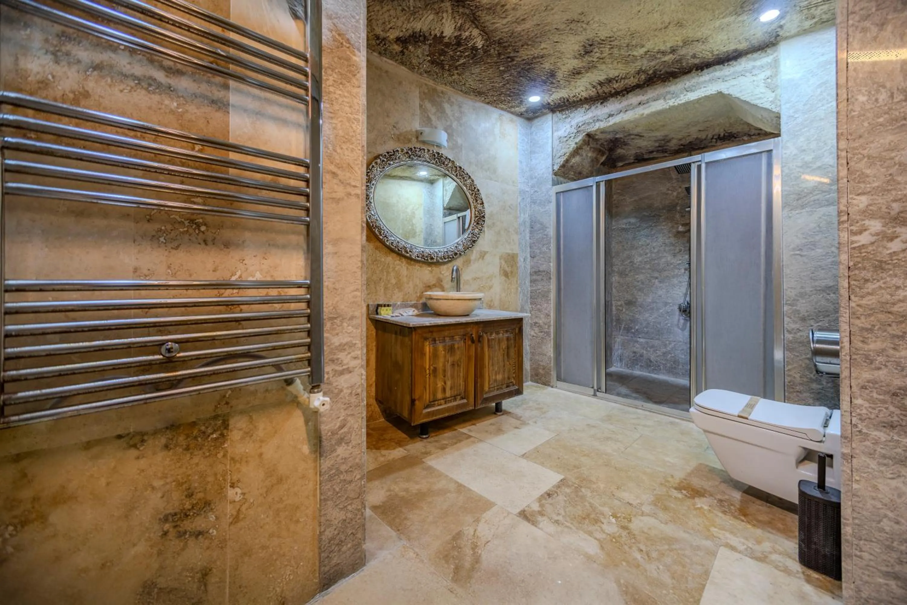 Bathroom in Kayatas Cave Suites