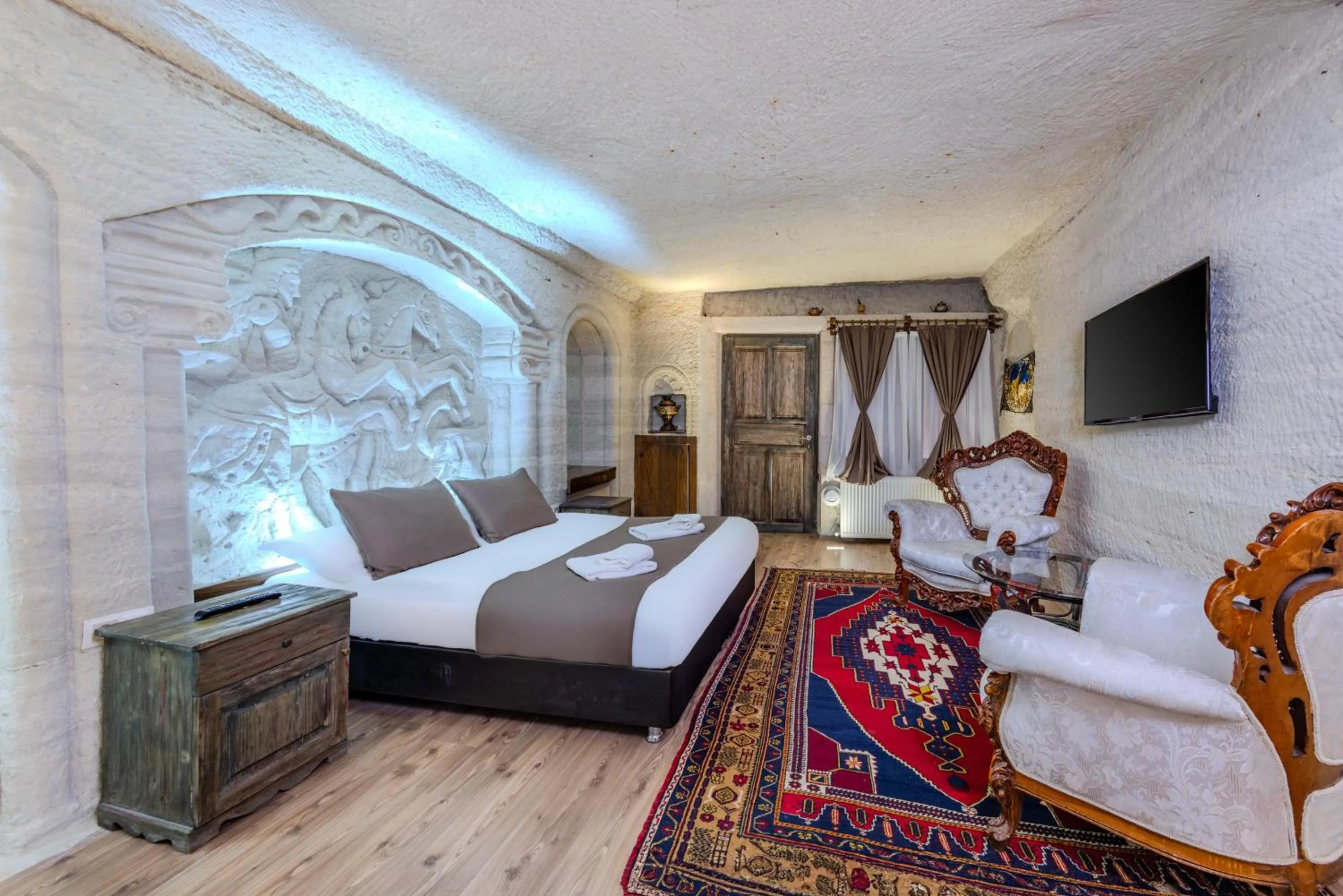 Bed in Kayatas Cave Suites
