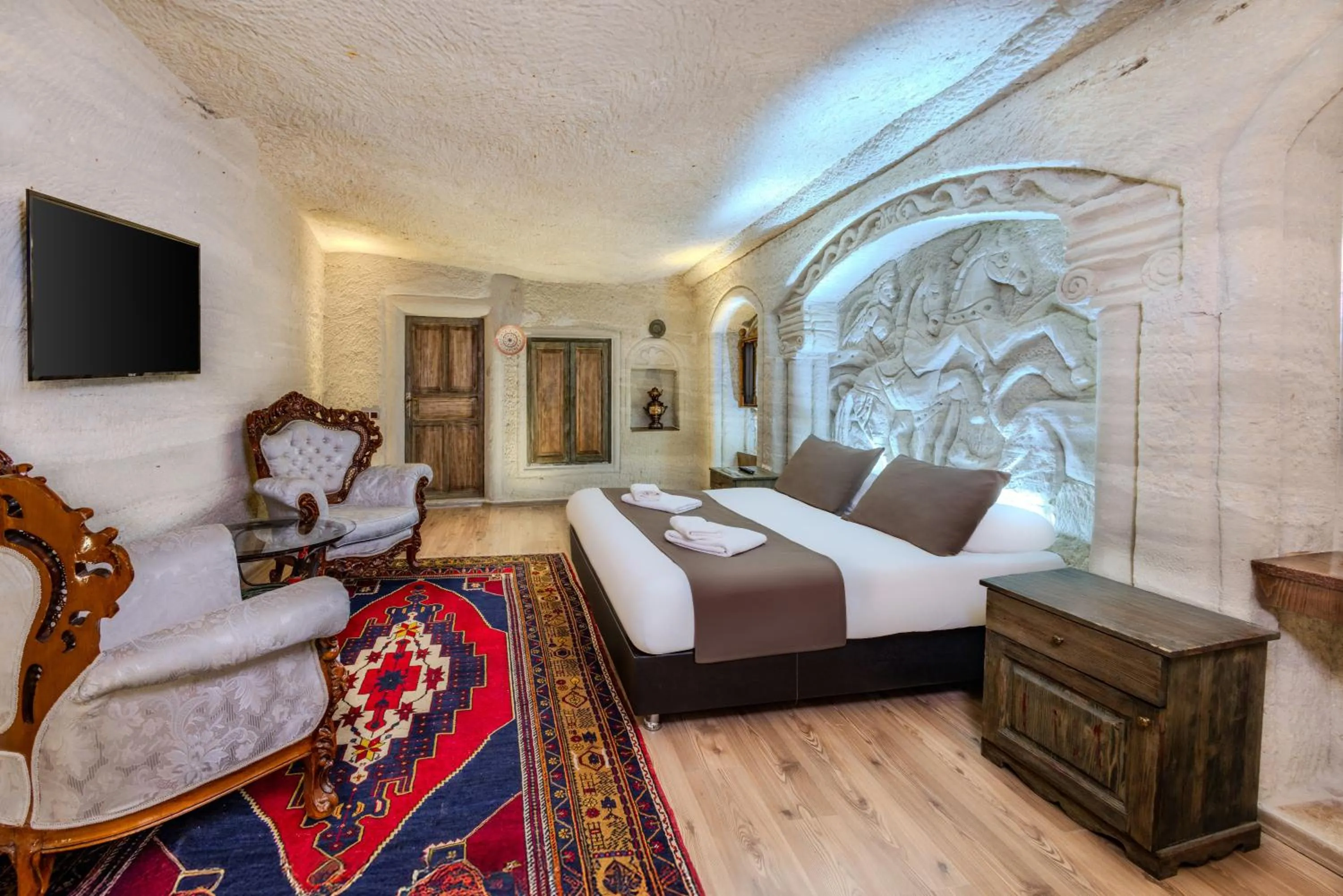 Bed in Kayatas Cave Suites