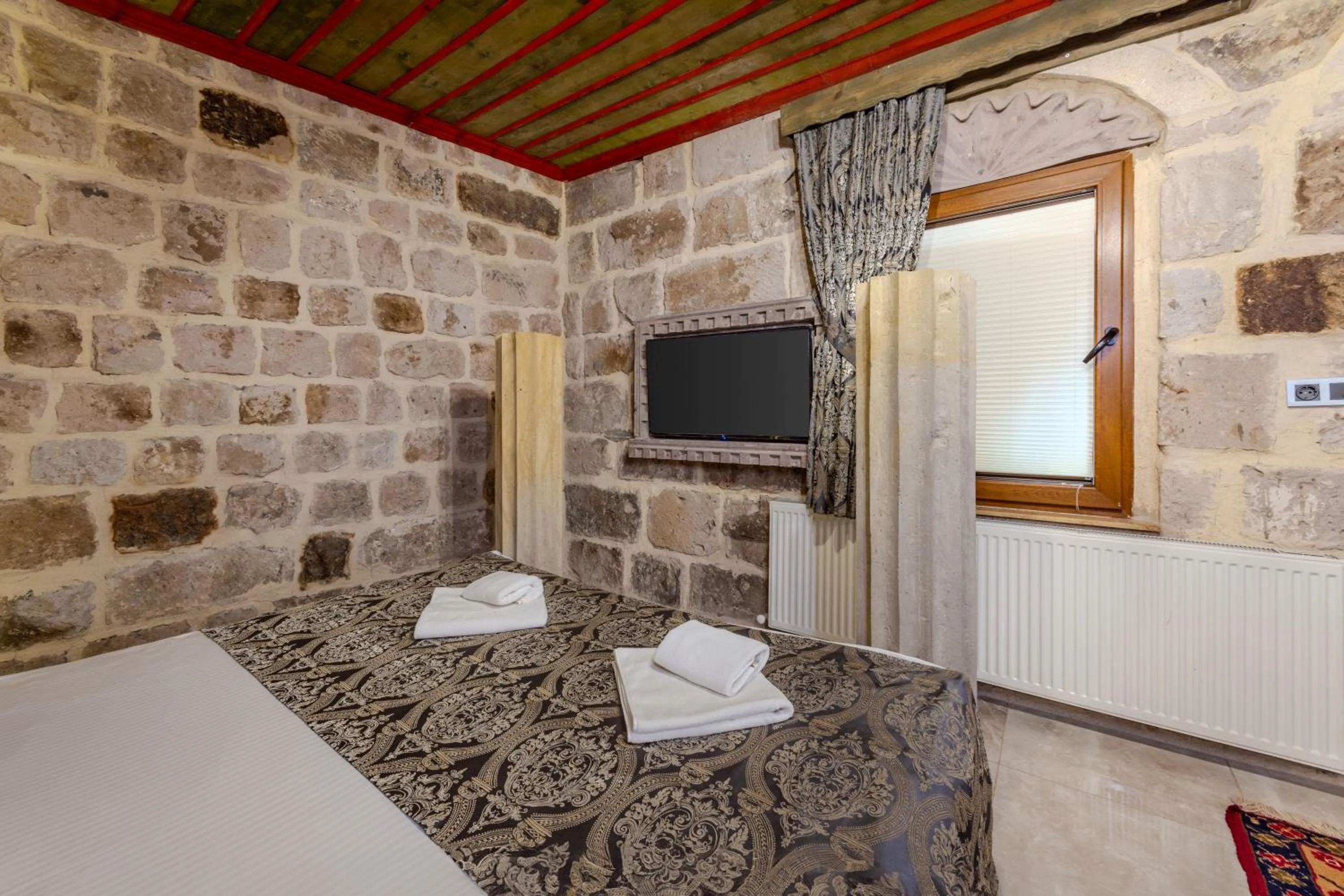 Bed in Kayatas Cave Suites