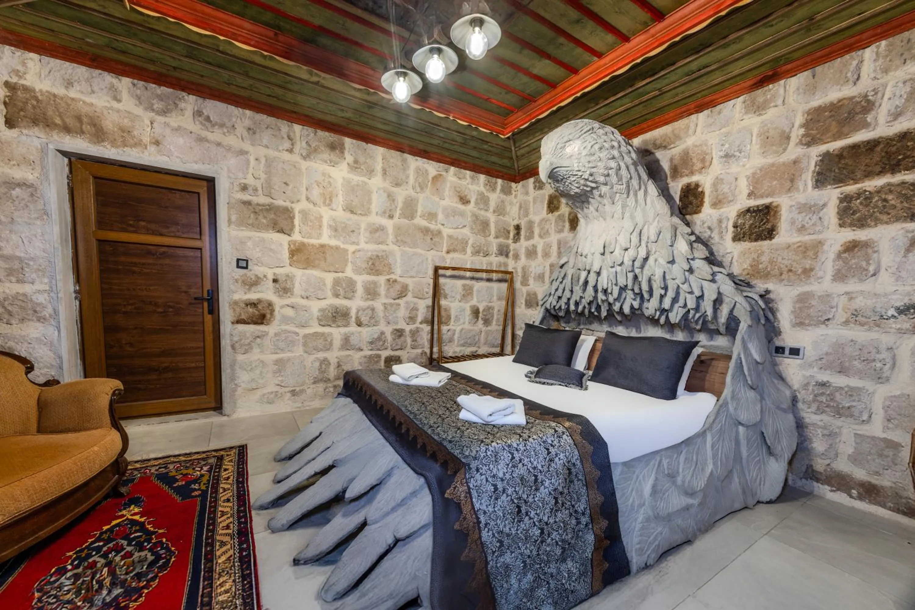 Bed in Kayatas Cave Suites