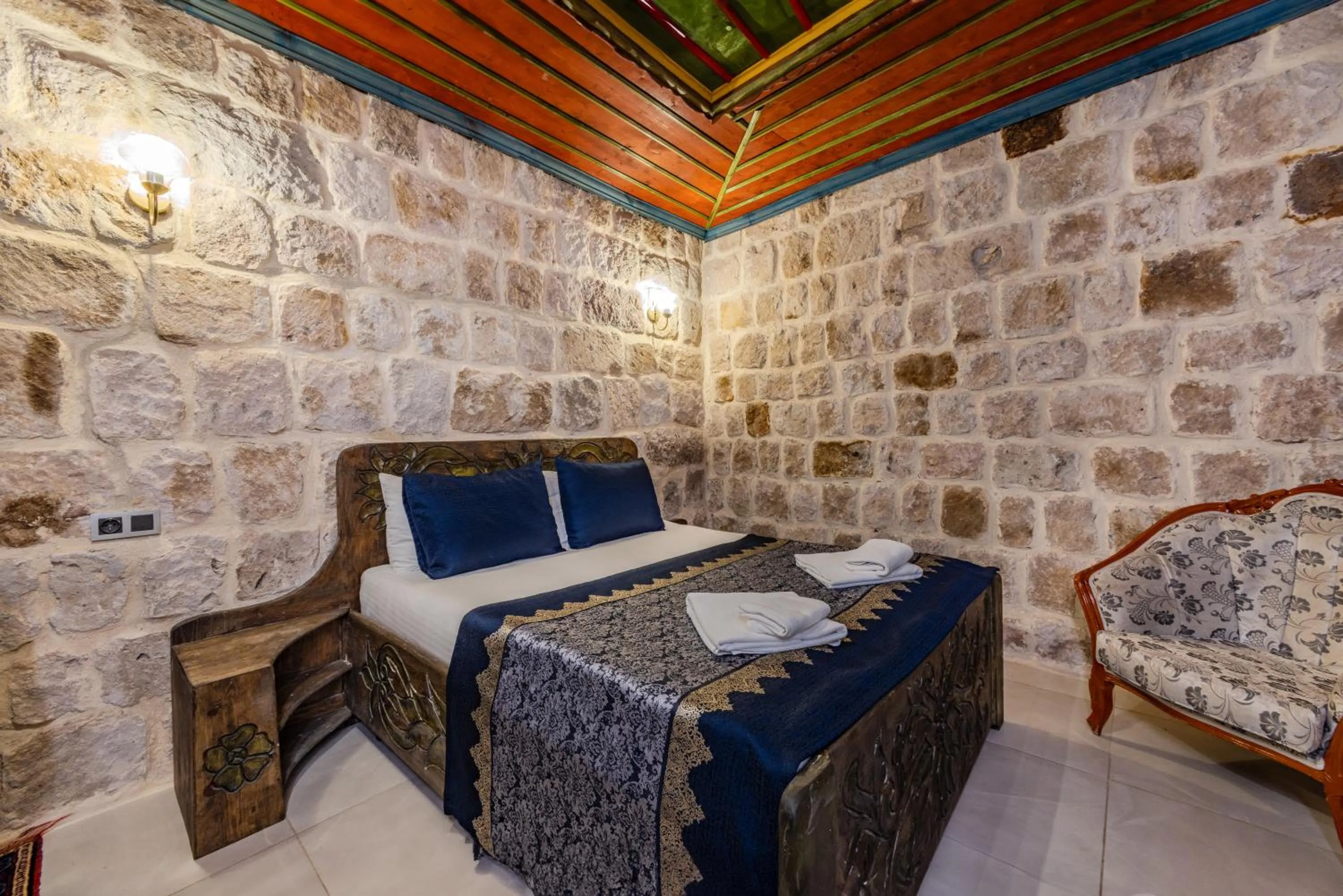 Bed in Kayatas Cave Suites