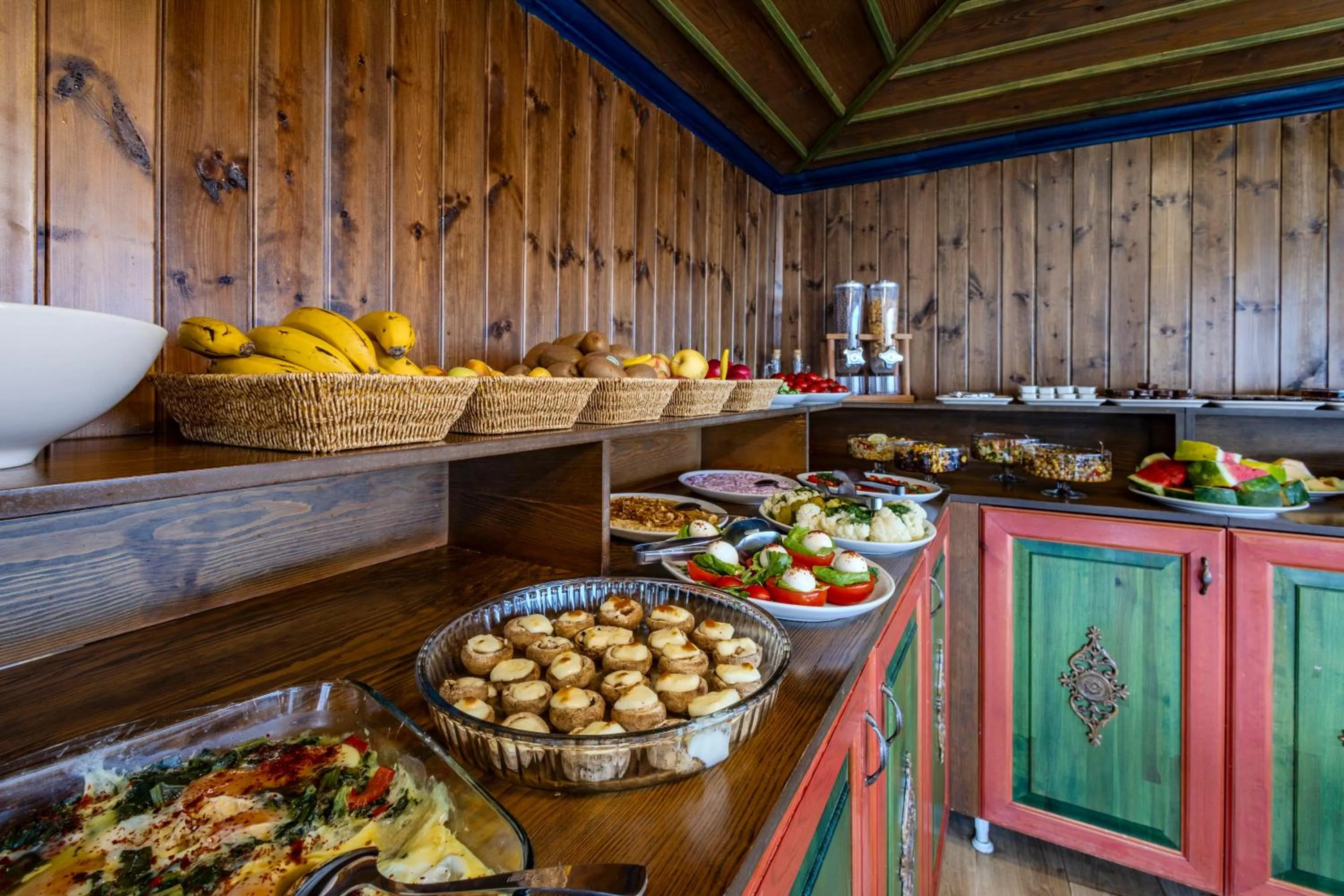 Food and drinks in Kayatas Cave Suites